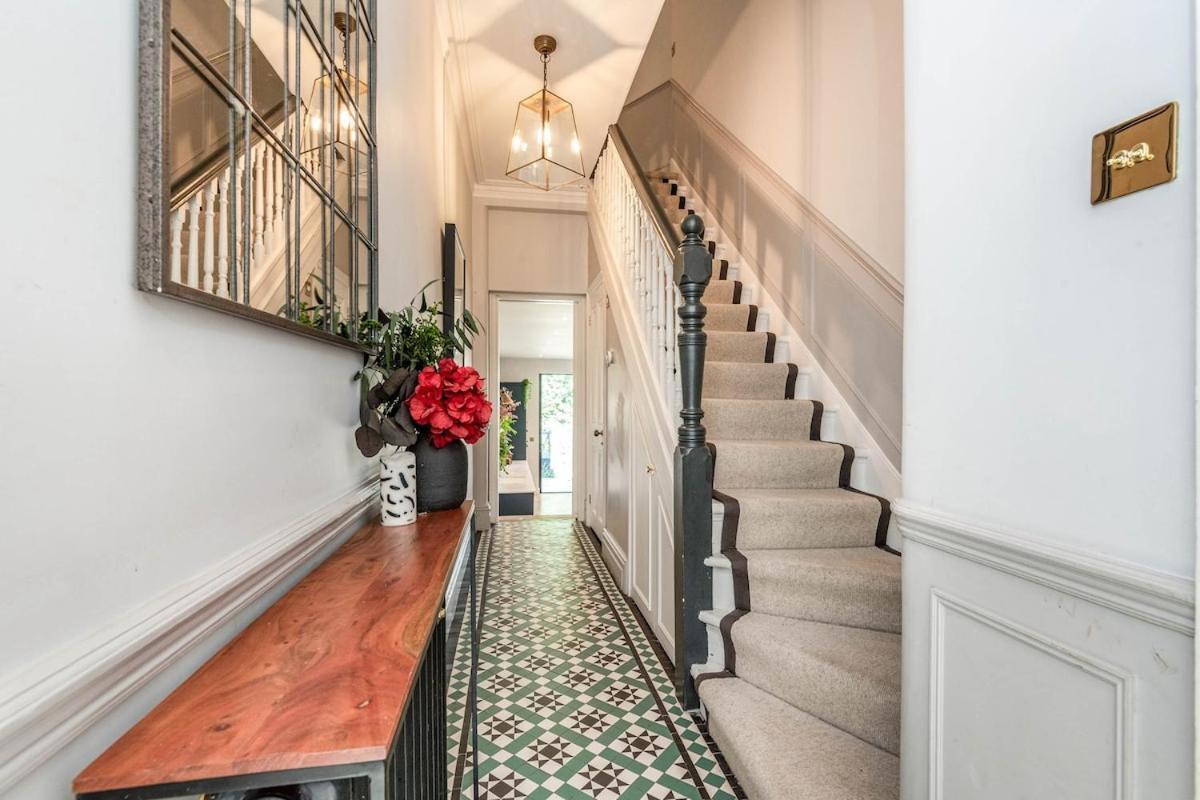 Newly Renovated 4 Bed - North * Londra