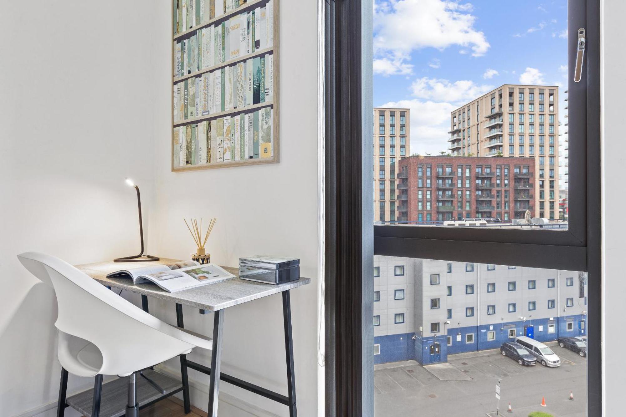 Bright Canning Town Fbs Long Term Retreat Londen