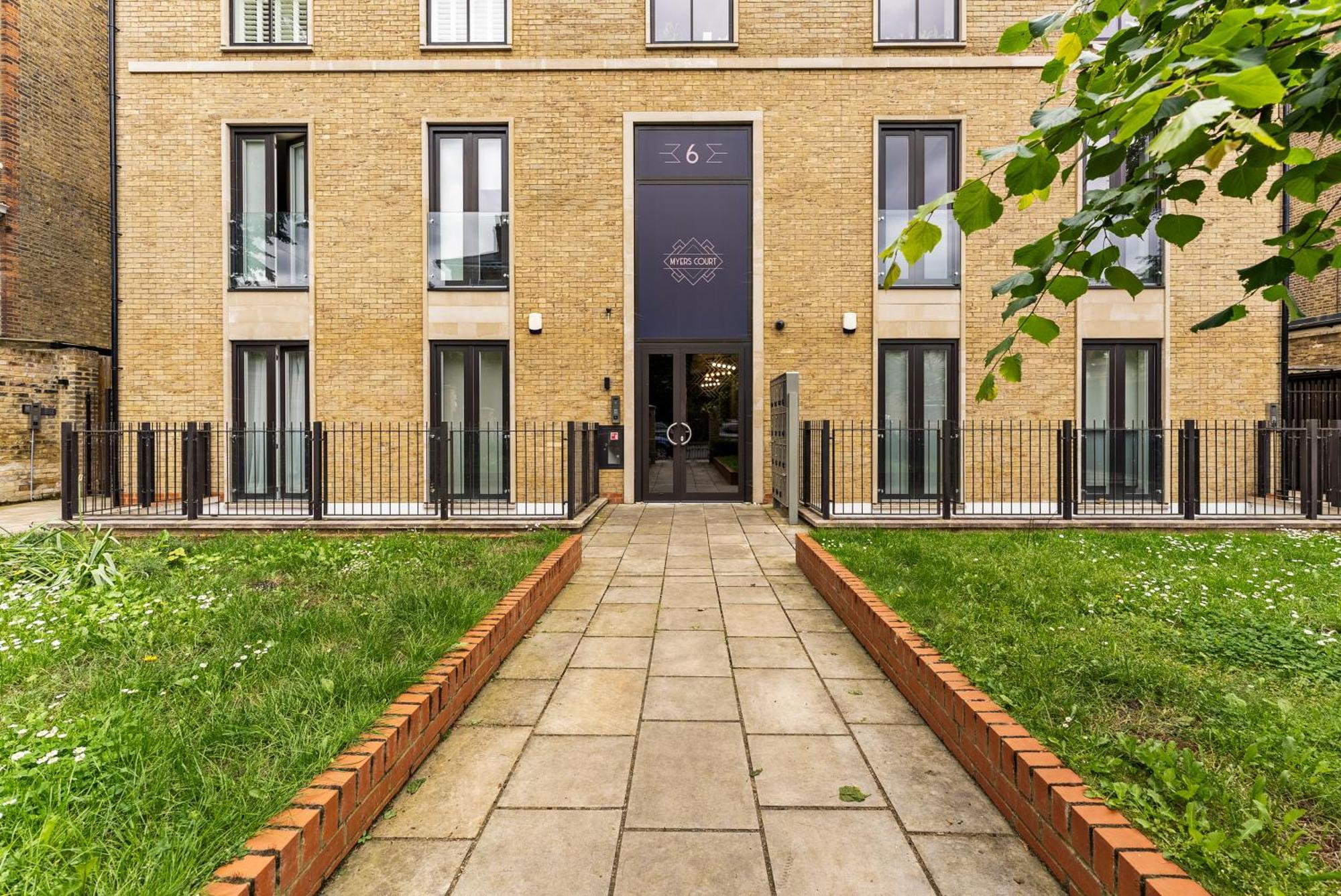 Stunning 2 Bed Flat In - Sleeps 8 -balcony Leilighet *