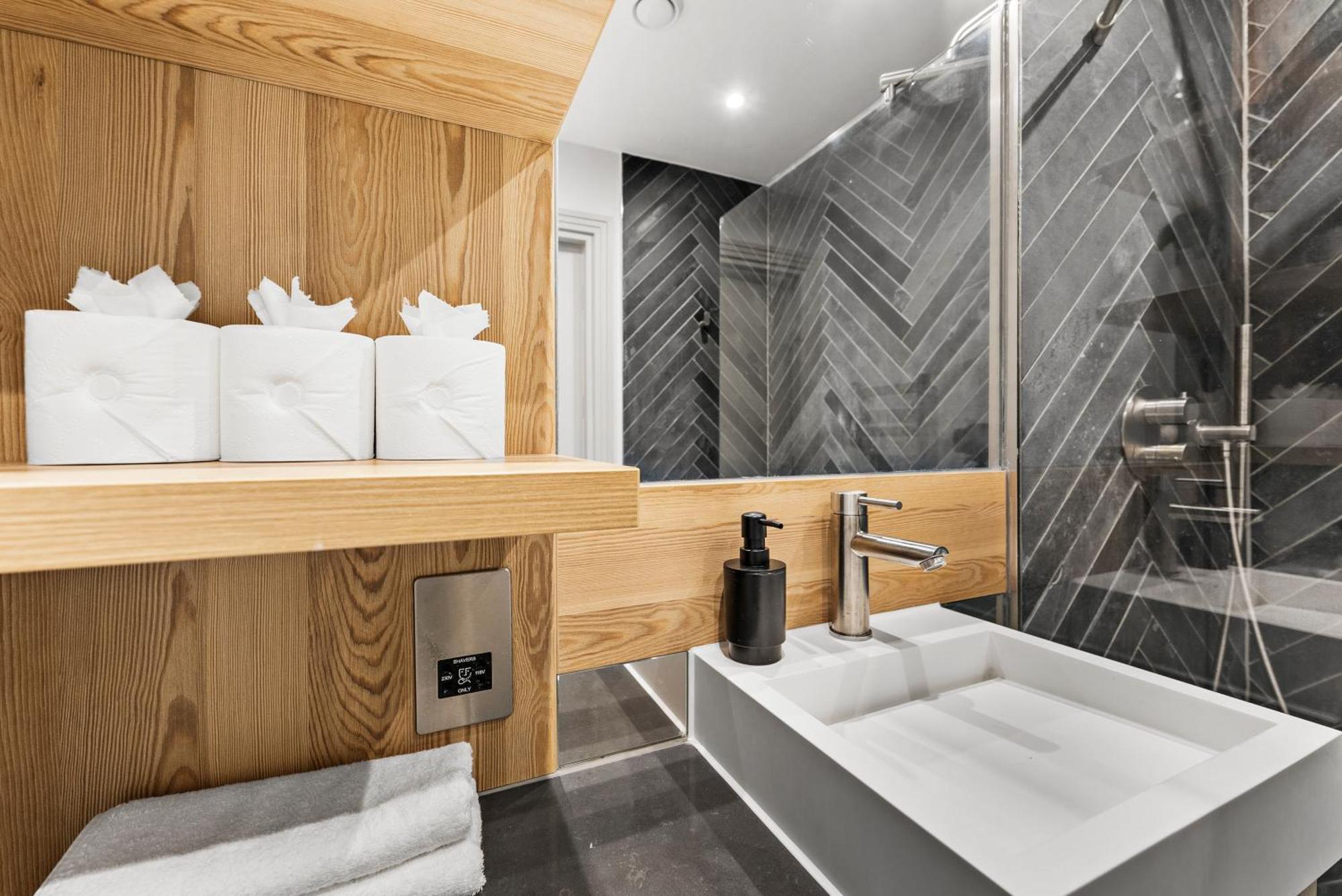 Leilighet Stunning 2 Bed Flat In - Sleeps 8 -balcony London