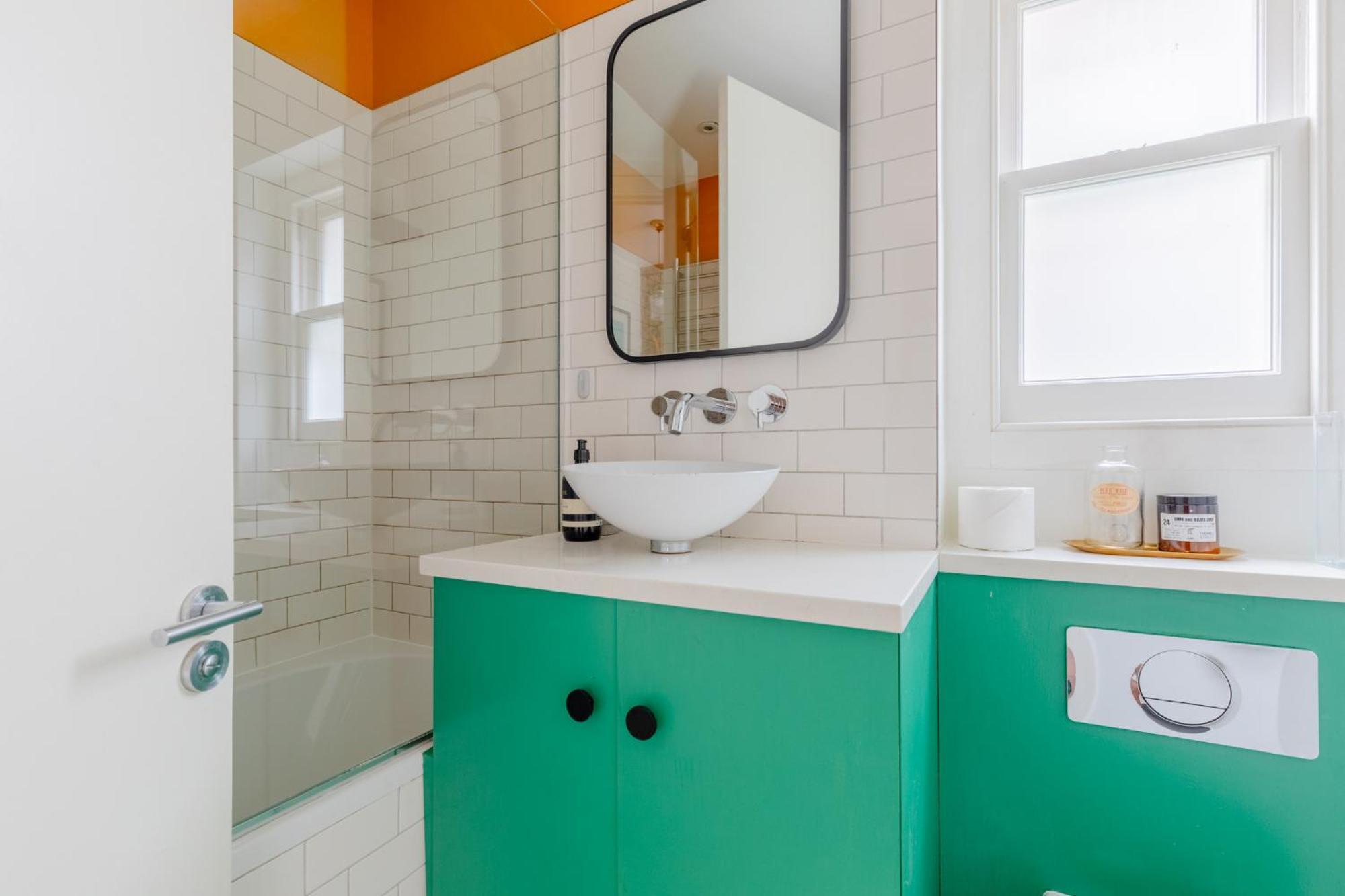 Period-chic 2bd Flat With Private Patio Lägenhet London