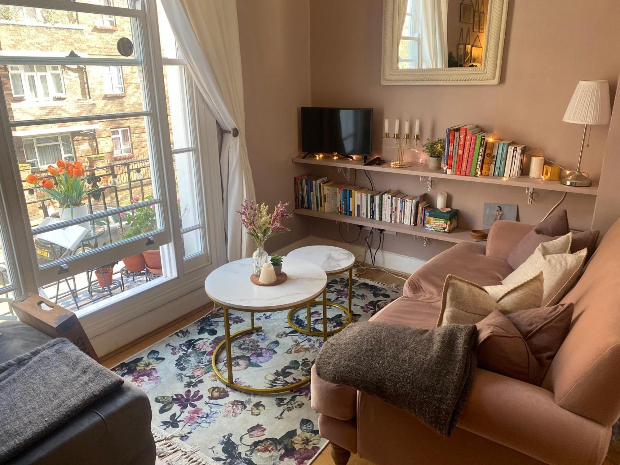 Apartment Cosy And Stylish With Balcony