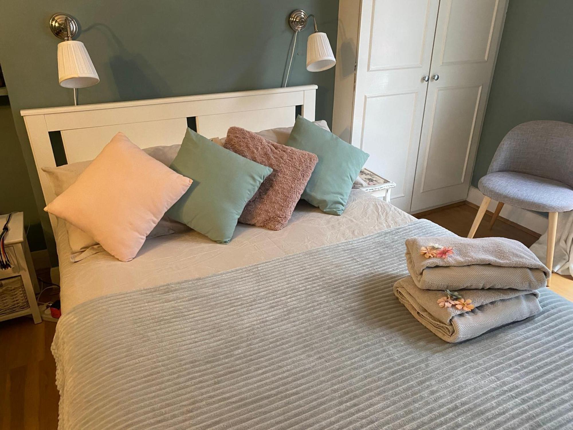 Cosy And Stylish With Balcony London