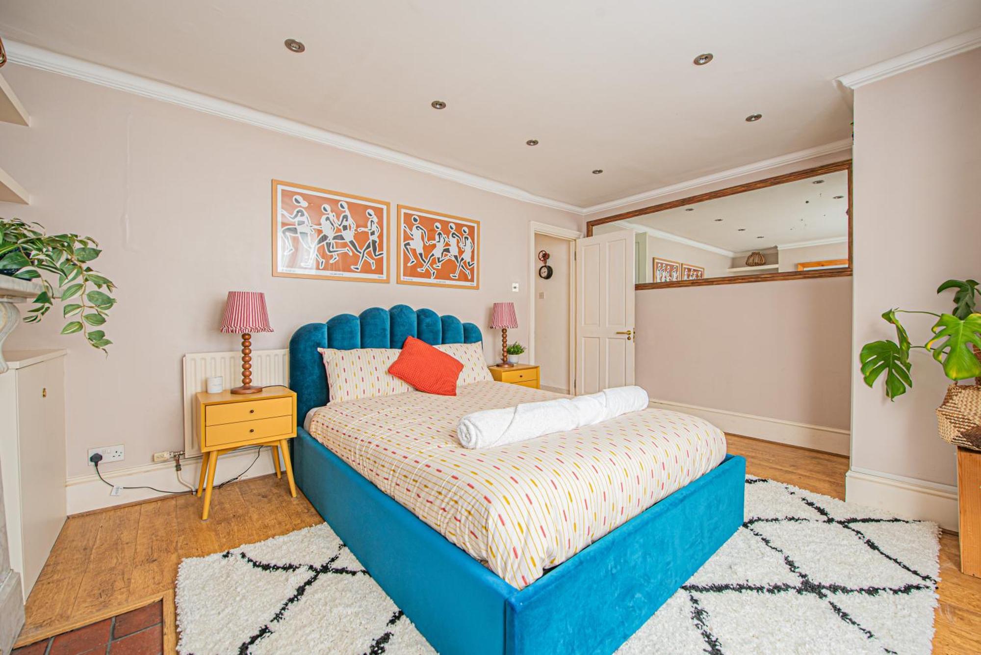 Stylish 2-bed Flat Near Hammersmith & Holland Park Lejlighed
