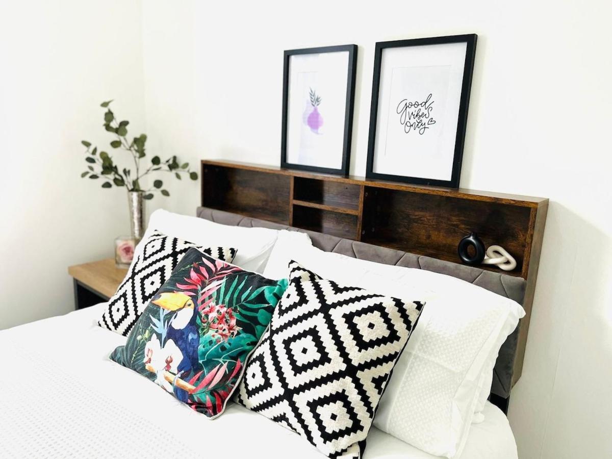 Apartment Newly Refurbished Flat In The Heart Of *