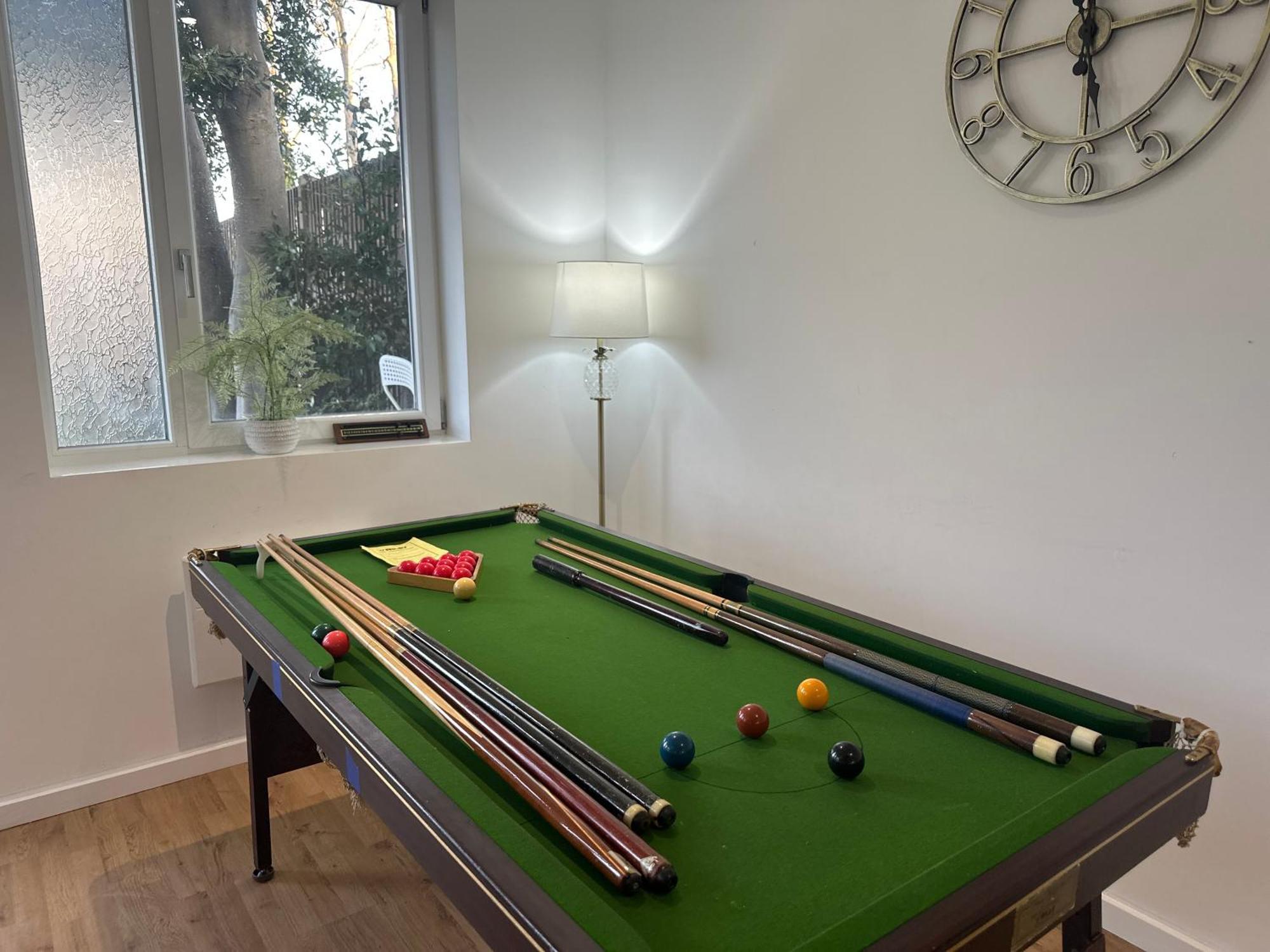 North Spacious: 7-bedroom Group Retreat With Gym * London