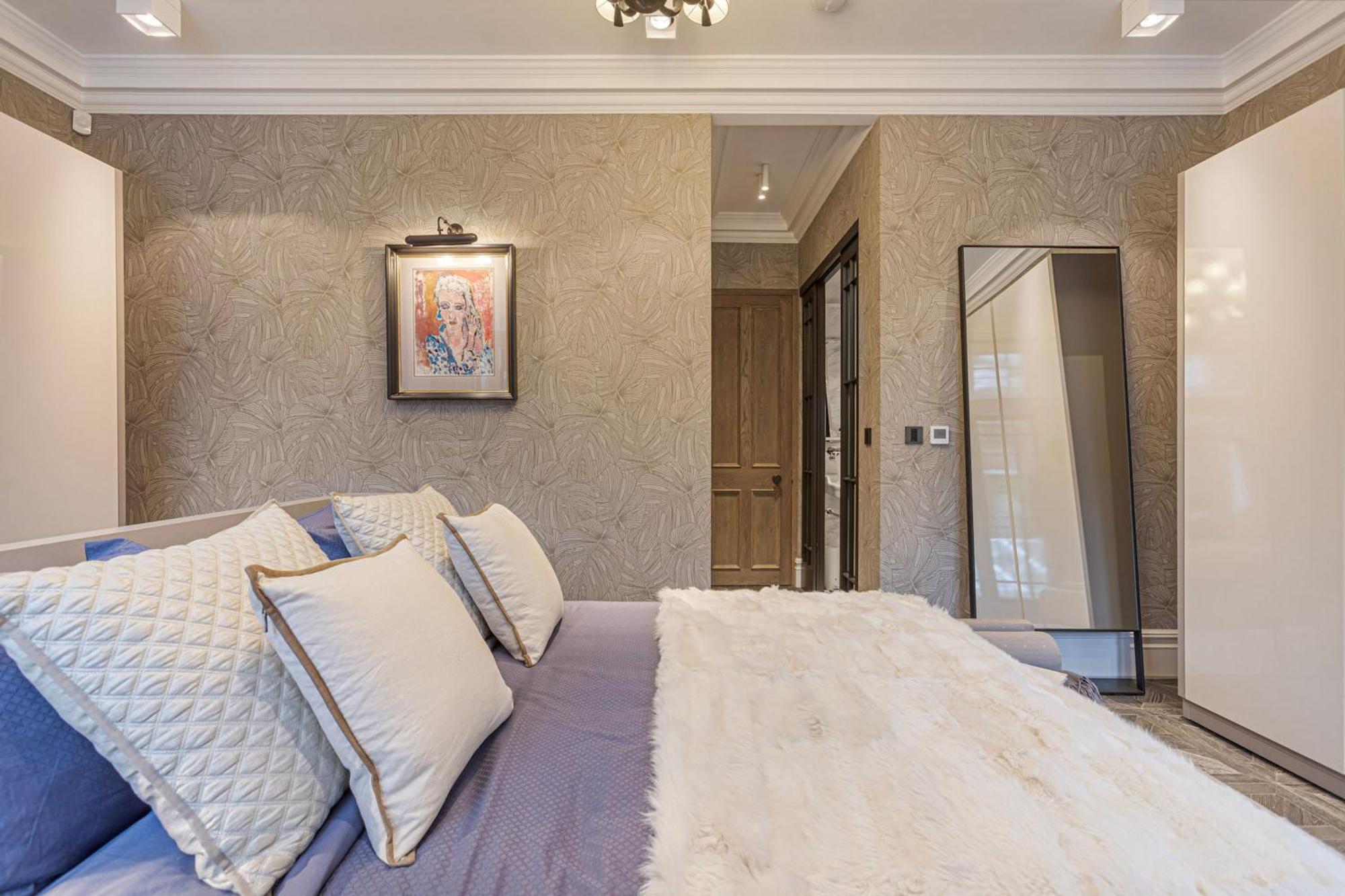 37 Cadogan Place Exquisite Maisonette * London