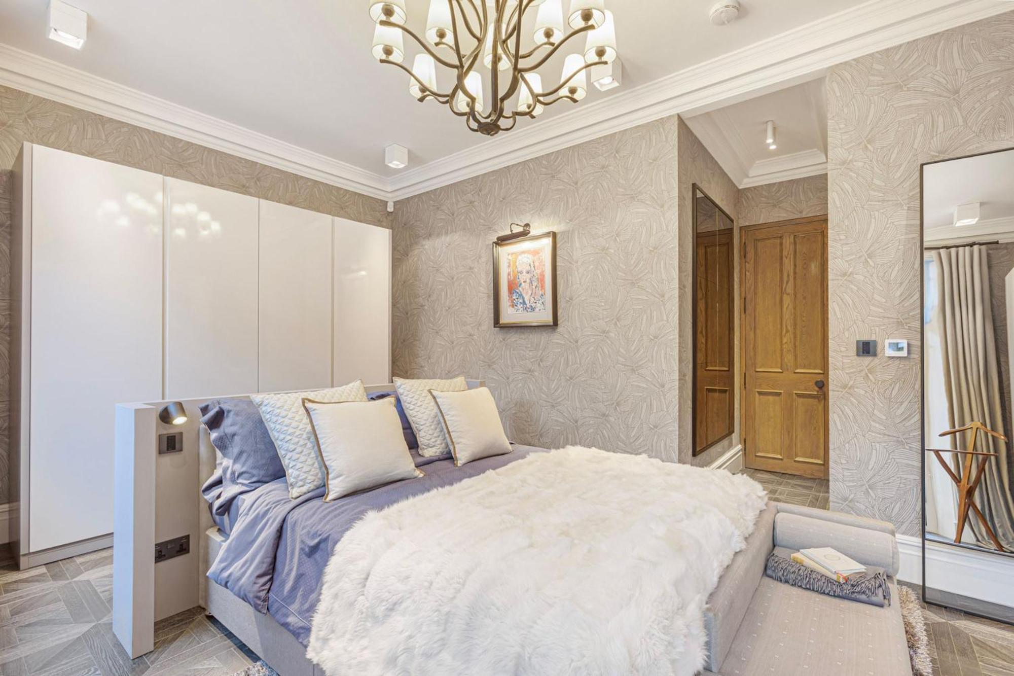 37 Cadogan Place Exquisite Maisonette Holiday home *