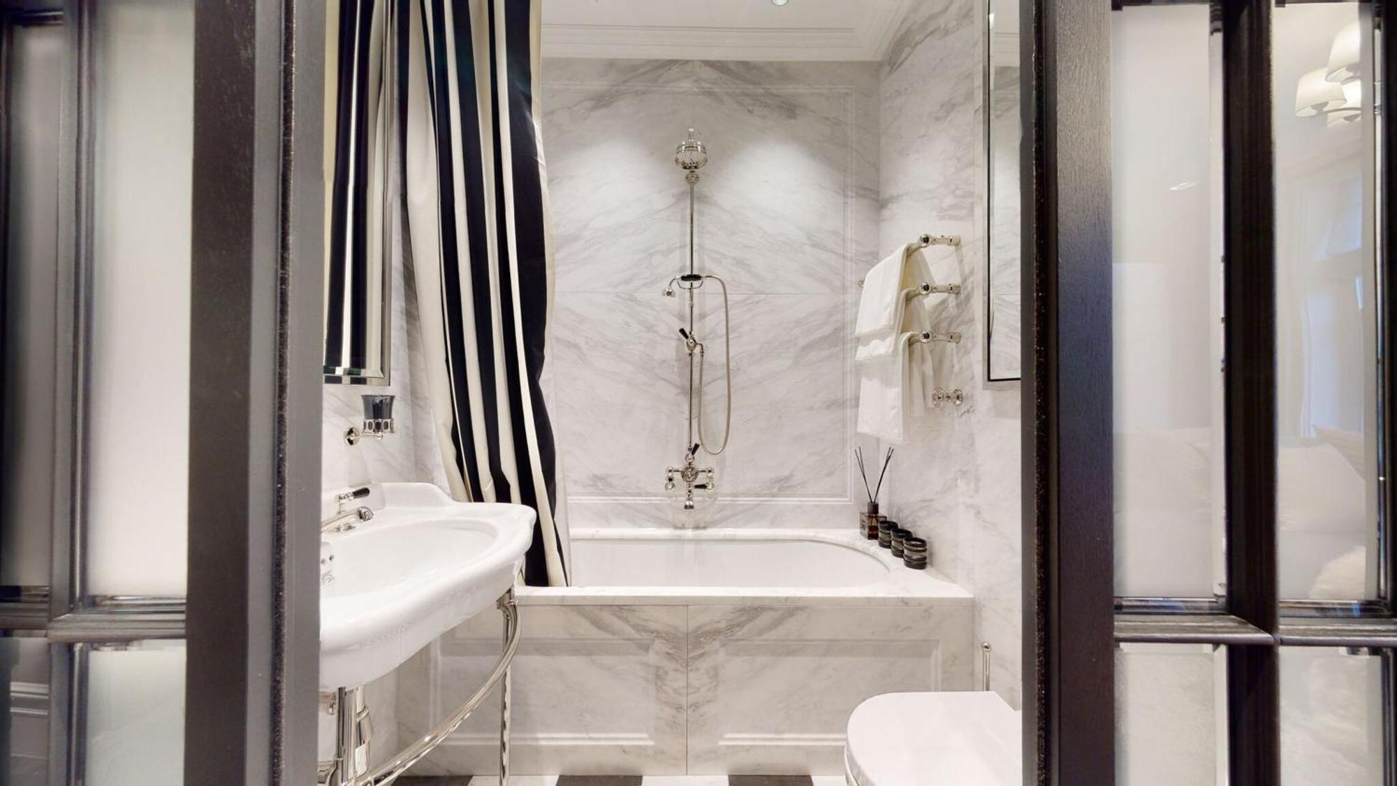 Holiday home 37 Cadogan Place Exquisite Maisonette London
