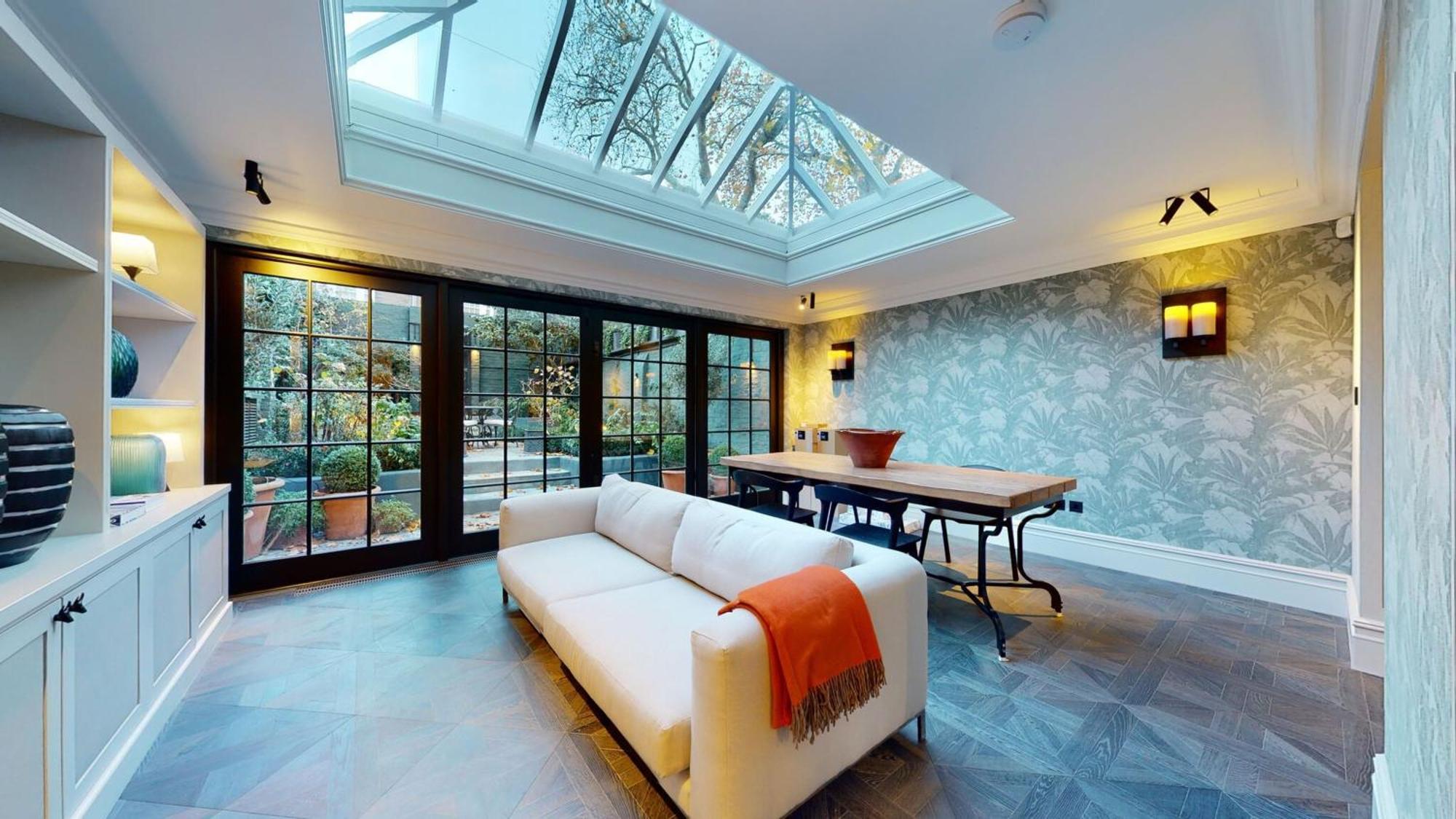 37 Cadogan Place Exquisite Maisonette * London