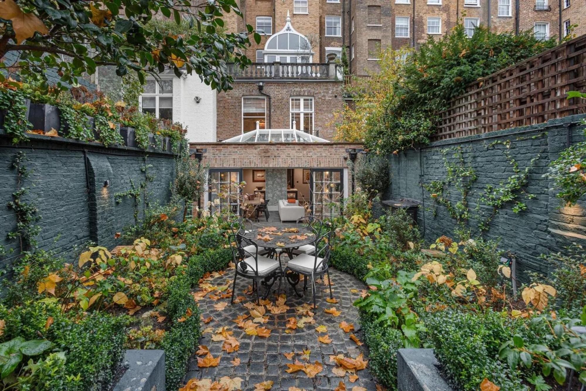 37 Cadogan Place Exquisite Maisonette Holiday home London