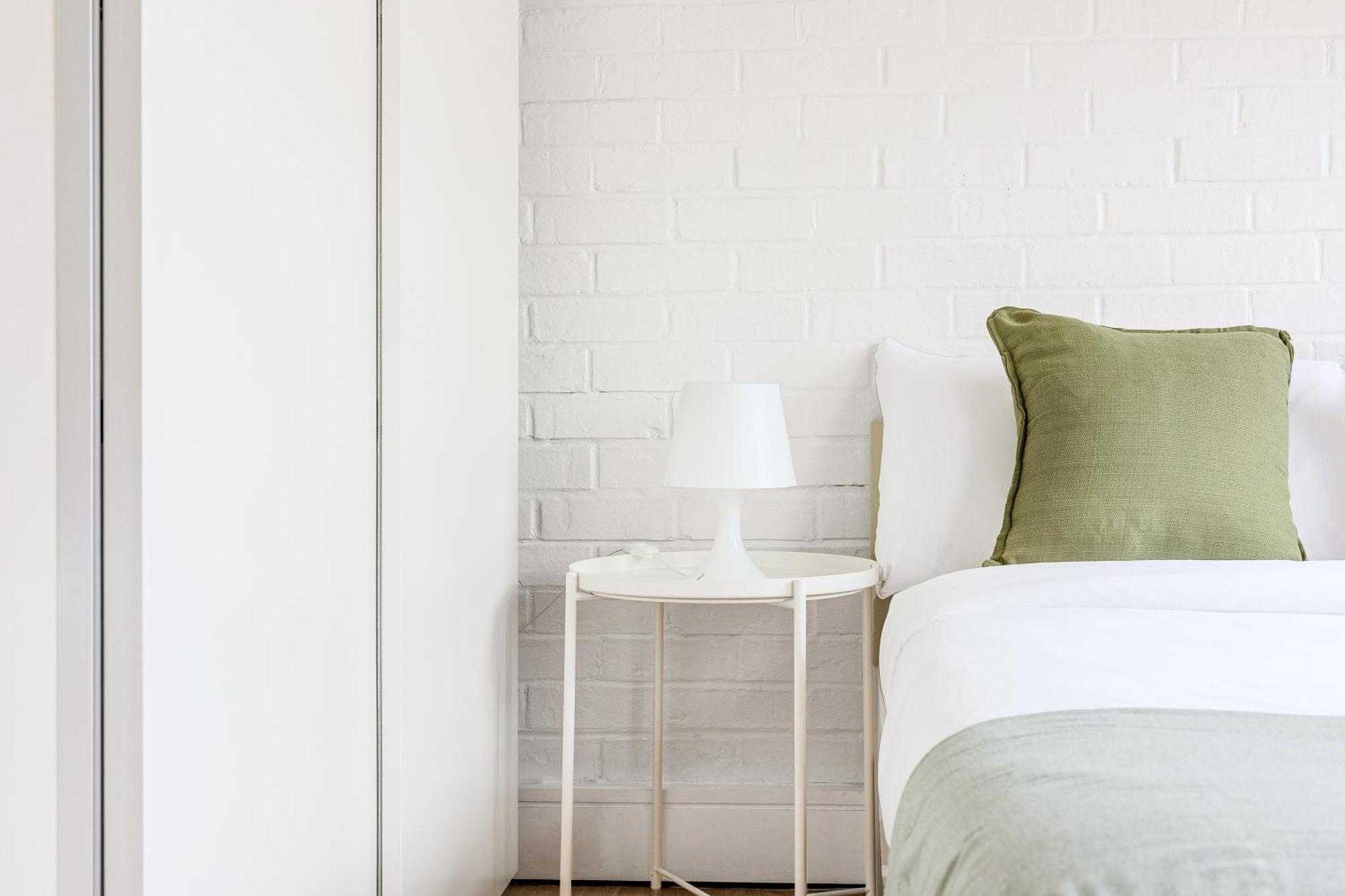 Lit & Airy In Vibrant Spitalfields Apartment *