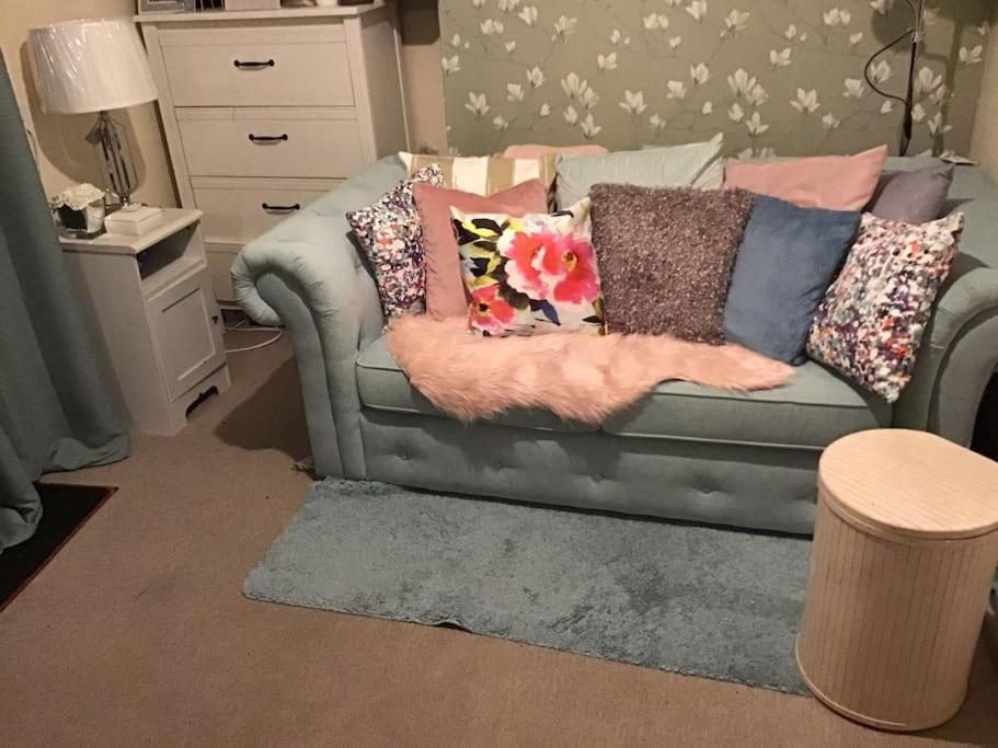 1 Bed Flat Near London
