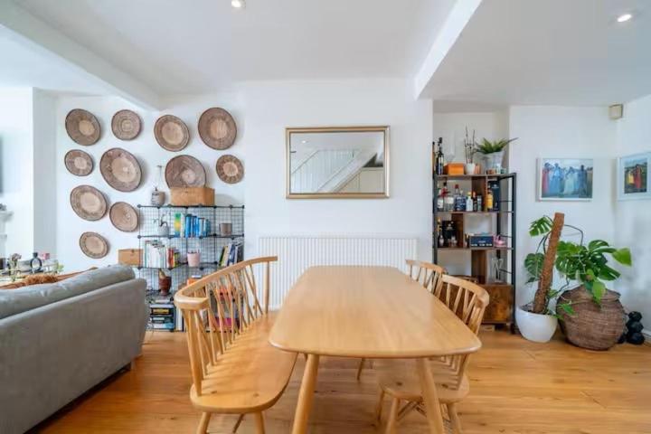 Charming In Shepherds Bush Holiday home *