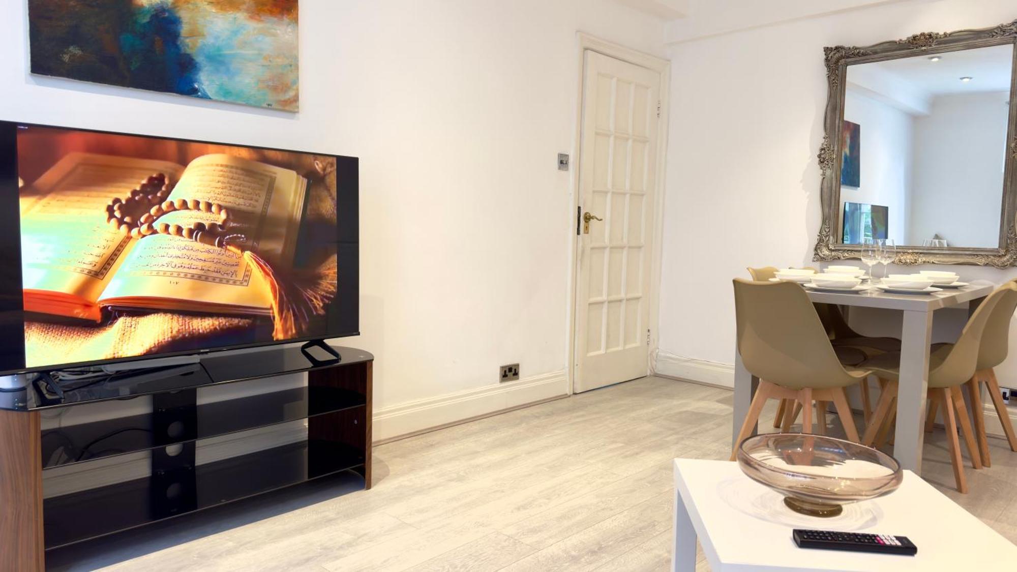 Cute 2 Bedroom Apartment *