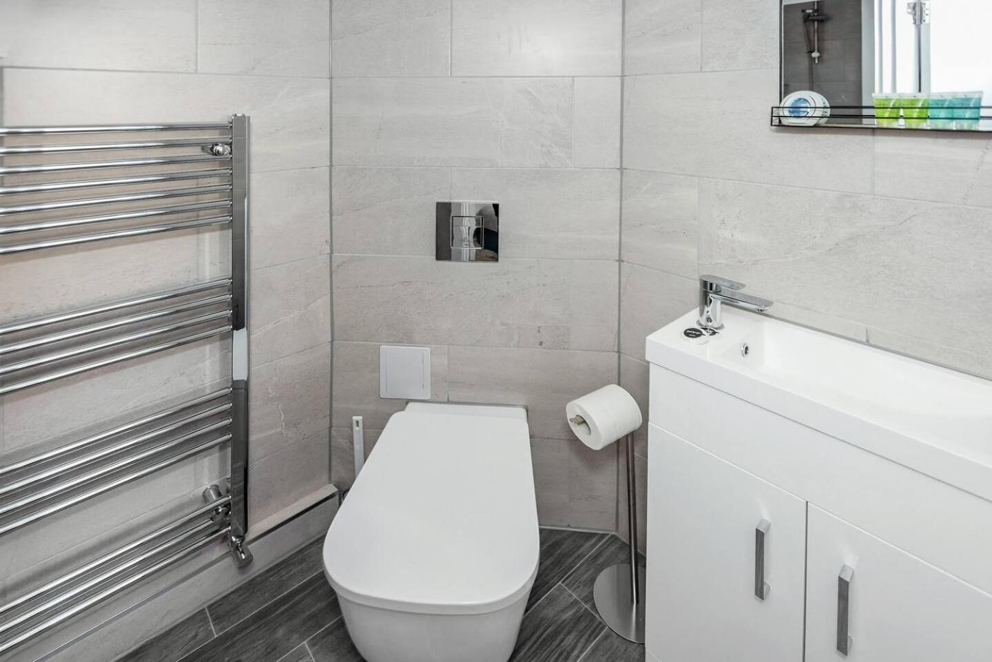 Chic Ensuite - 10% Off - 3 Min To Trains -pass The Keys Appartement
