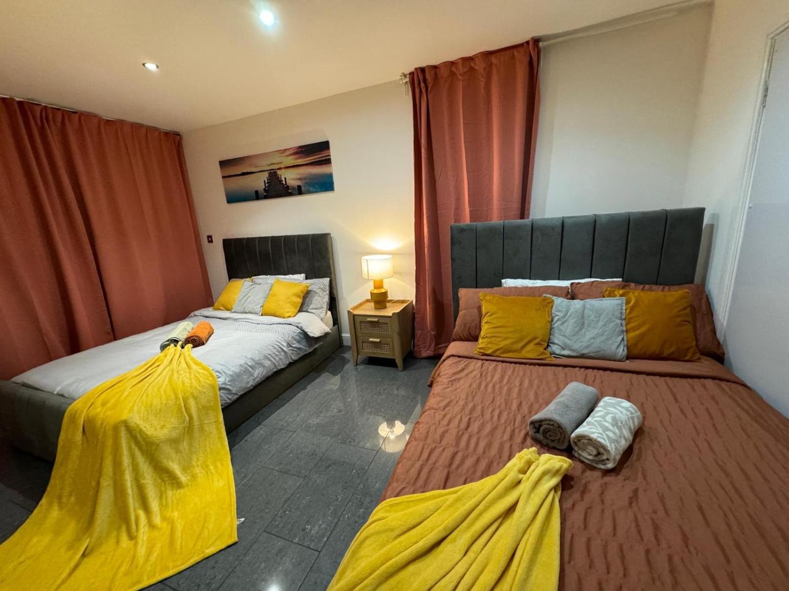 Spacious 2 Bedroom Flat In Tower Bridge! E1 Apartment *