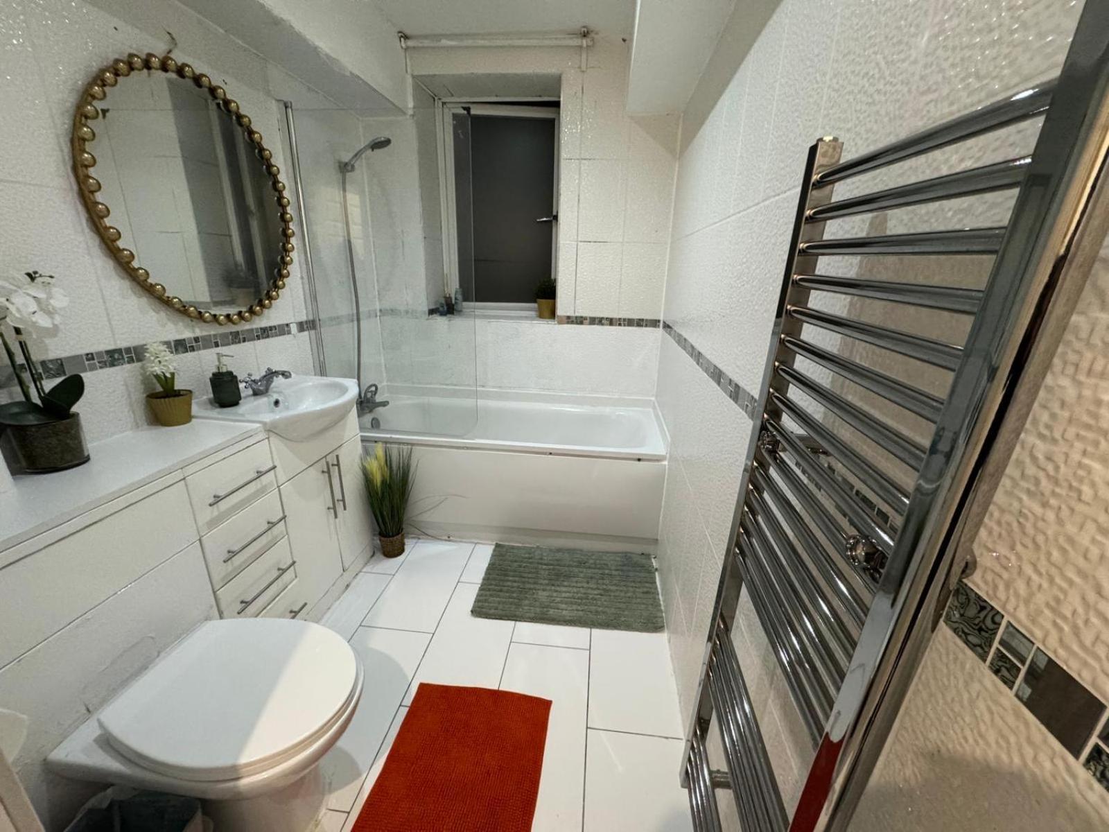 Spacious 2 Bedroom Flat In Tower Bridge! E1 London
