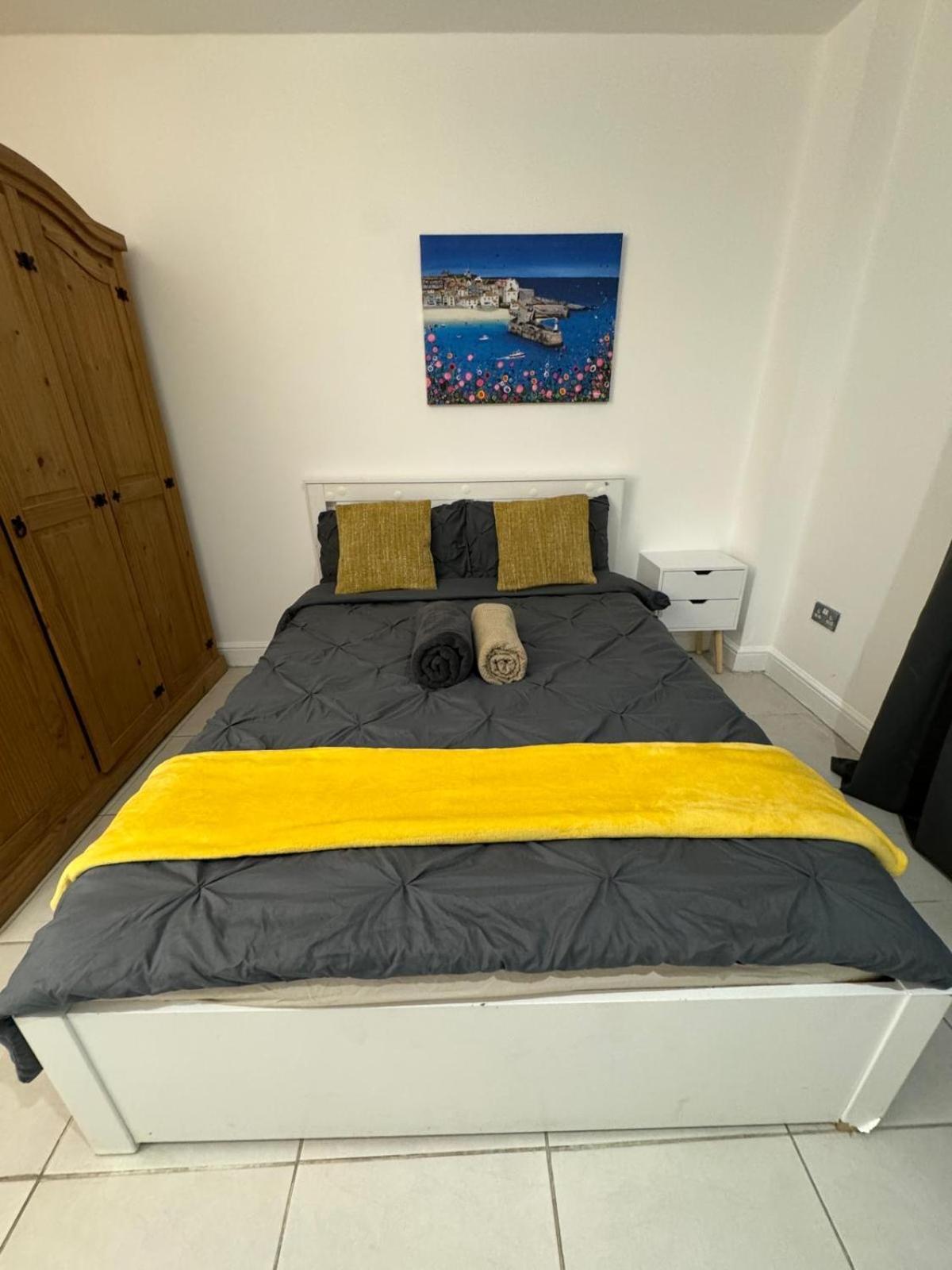 Apartment Spacious 2 Bedroom Flat In Tower Bridge! E1 *