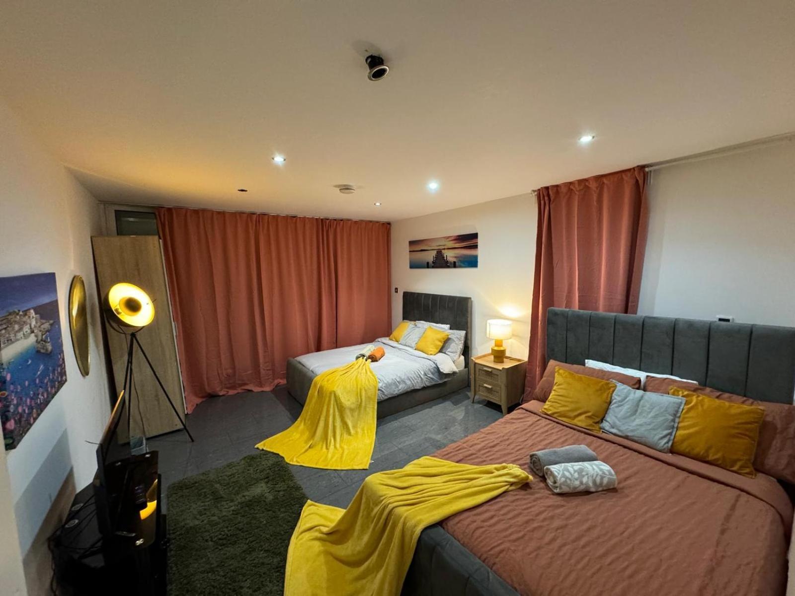 Apartment Spacious 2 Bedroom Flat In Tower Bridge! E1 London