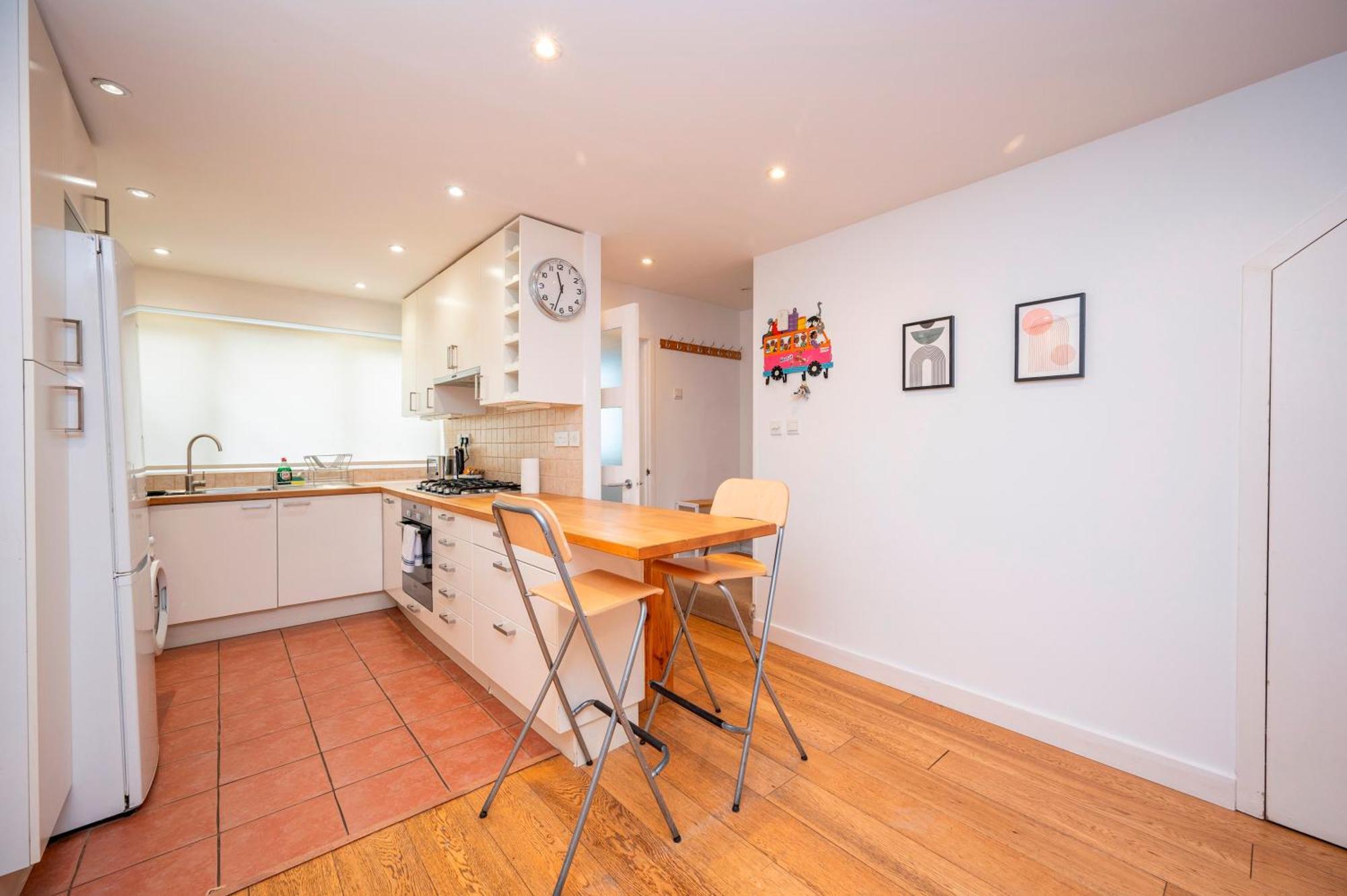 Pass The Keys Spacious 2br W Free Parking Patio Near Tube Londen