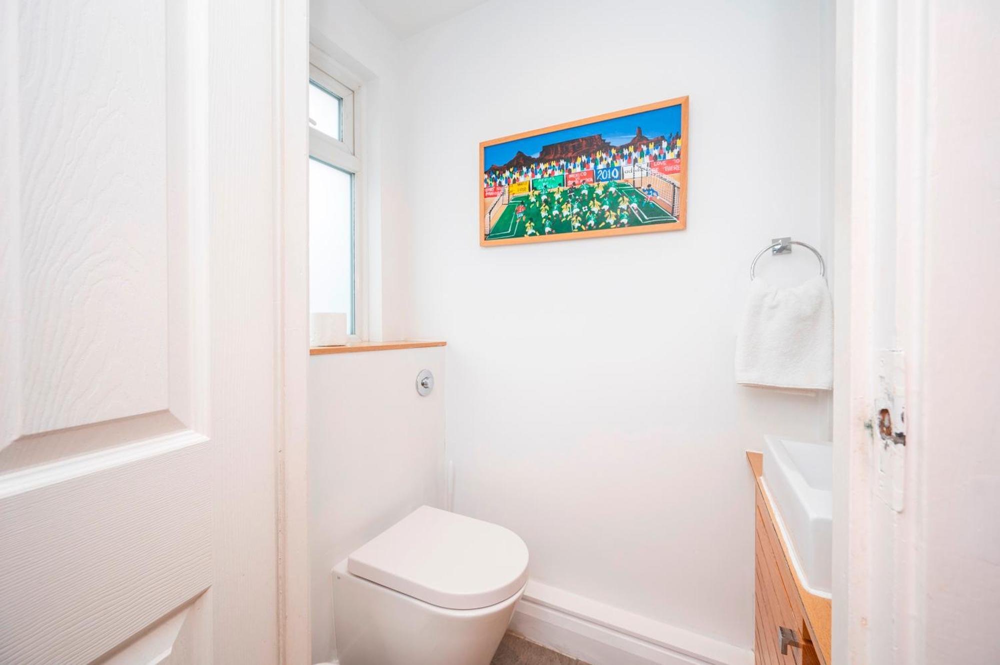Pass The Keys Spacious 2br W Free Parking Patio Near Tube Vakantiehuis *