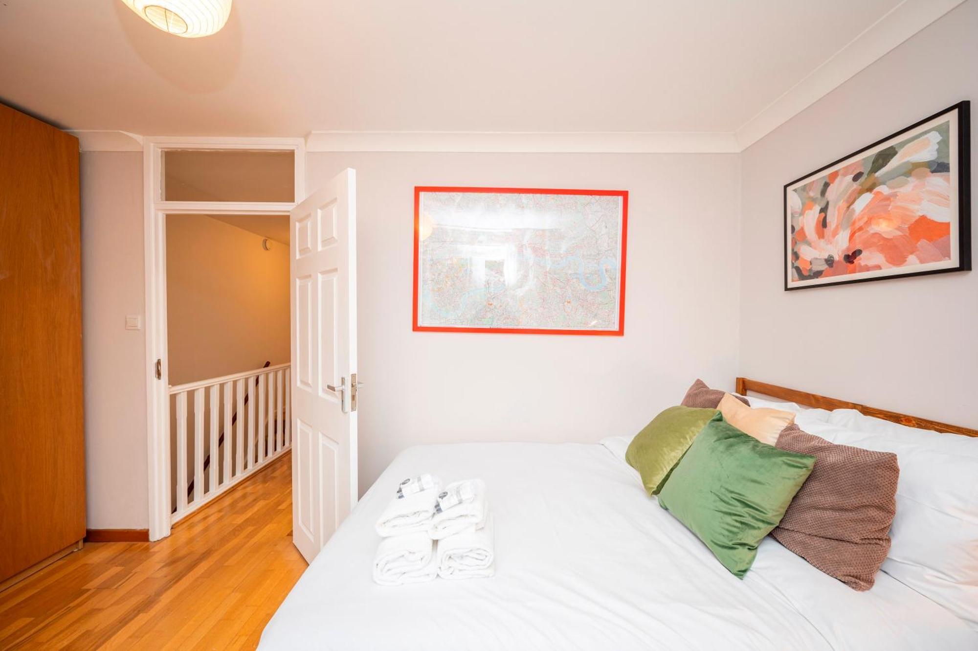 Vakantiehuis Pass The Keys Spacious 2br W Free Parking Patio Near Tube *