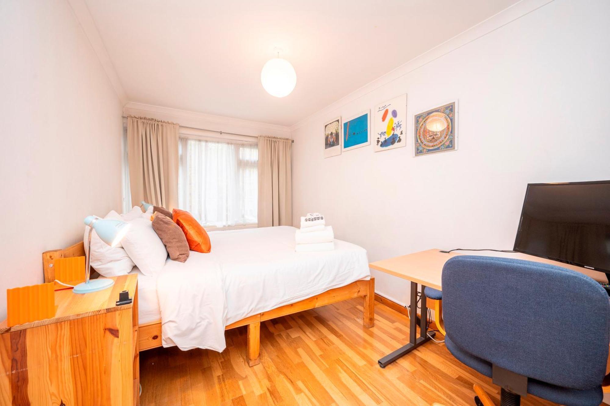 Vakantiehuis Pass The Keys Spacious 2br W Free Parking Patio Near Tube *