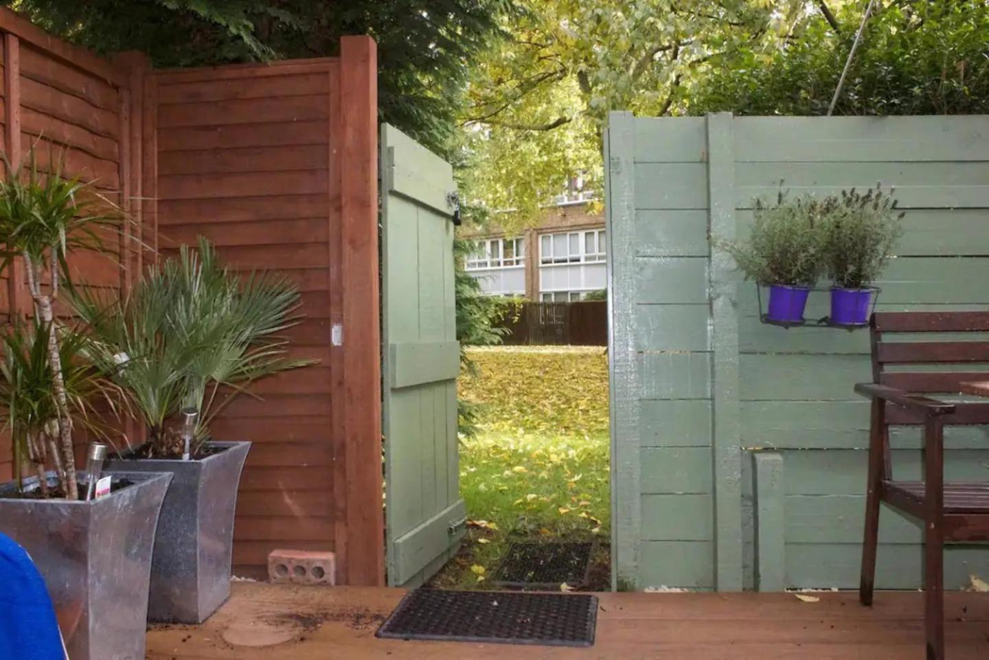 Pass The Keys Spacious 2br W Free Parking Patio Near Tube Londen