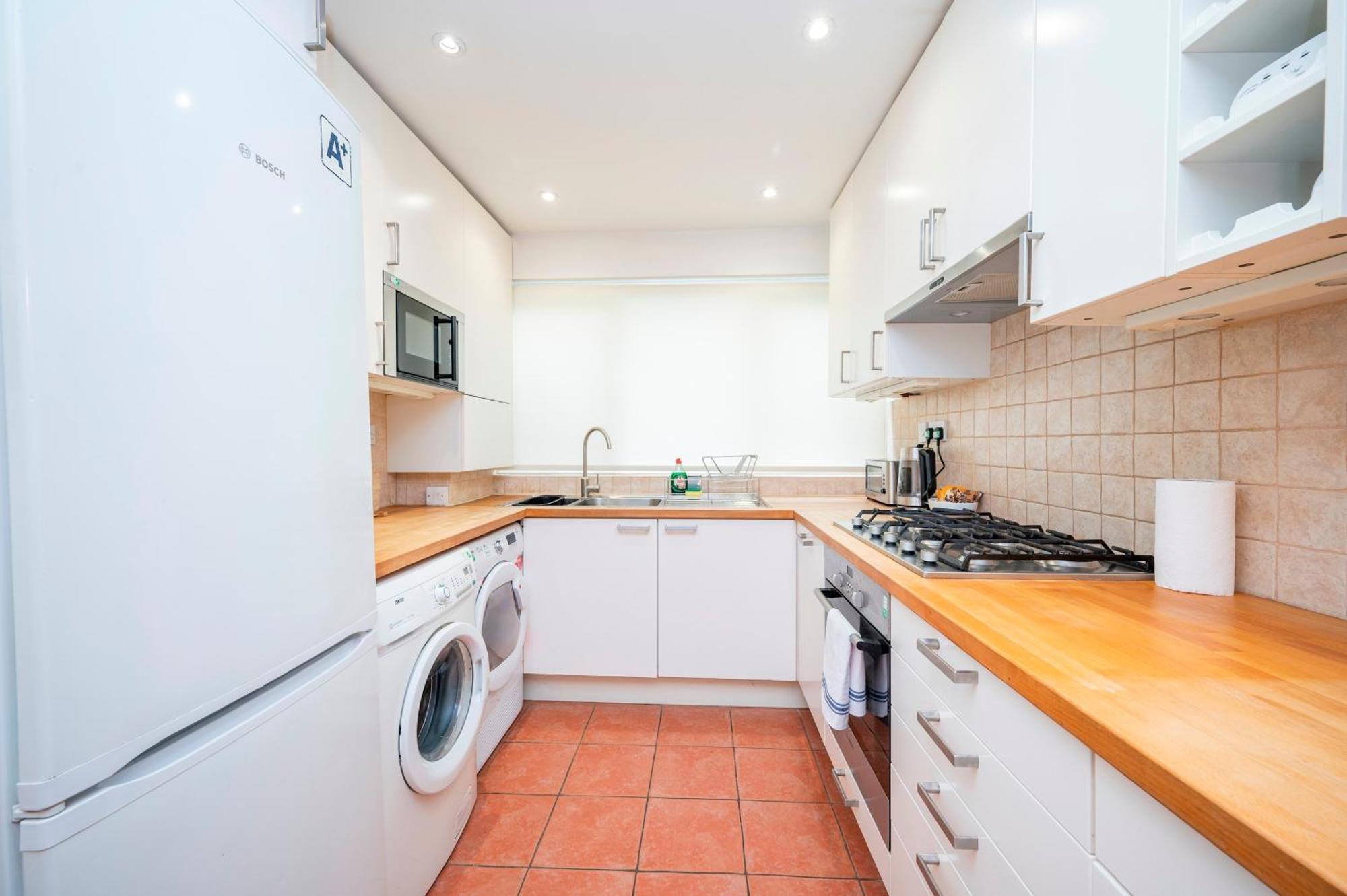 Pass The Keys Spacious 2br W Free Parking Patio Near Tube Vakantiehuis *