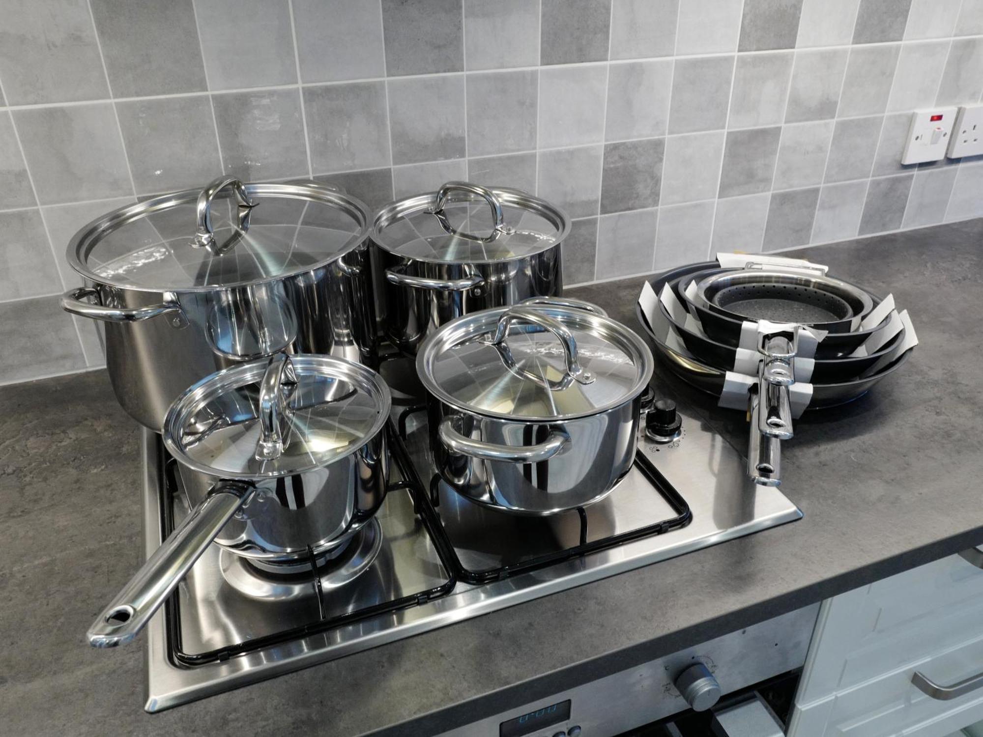 Luxury In Prime Location Steps From Wood Subway Apartment London