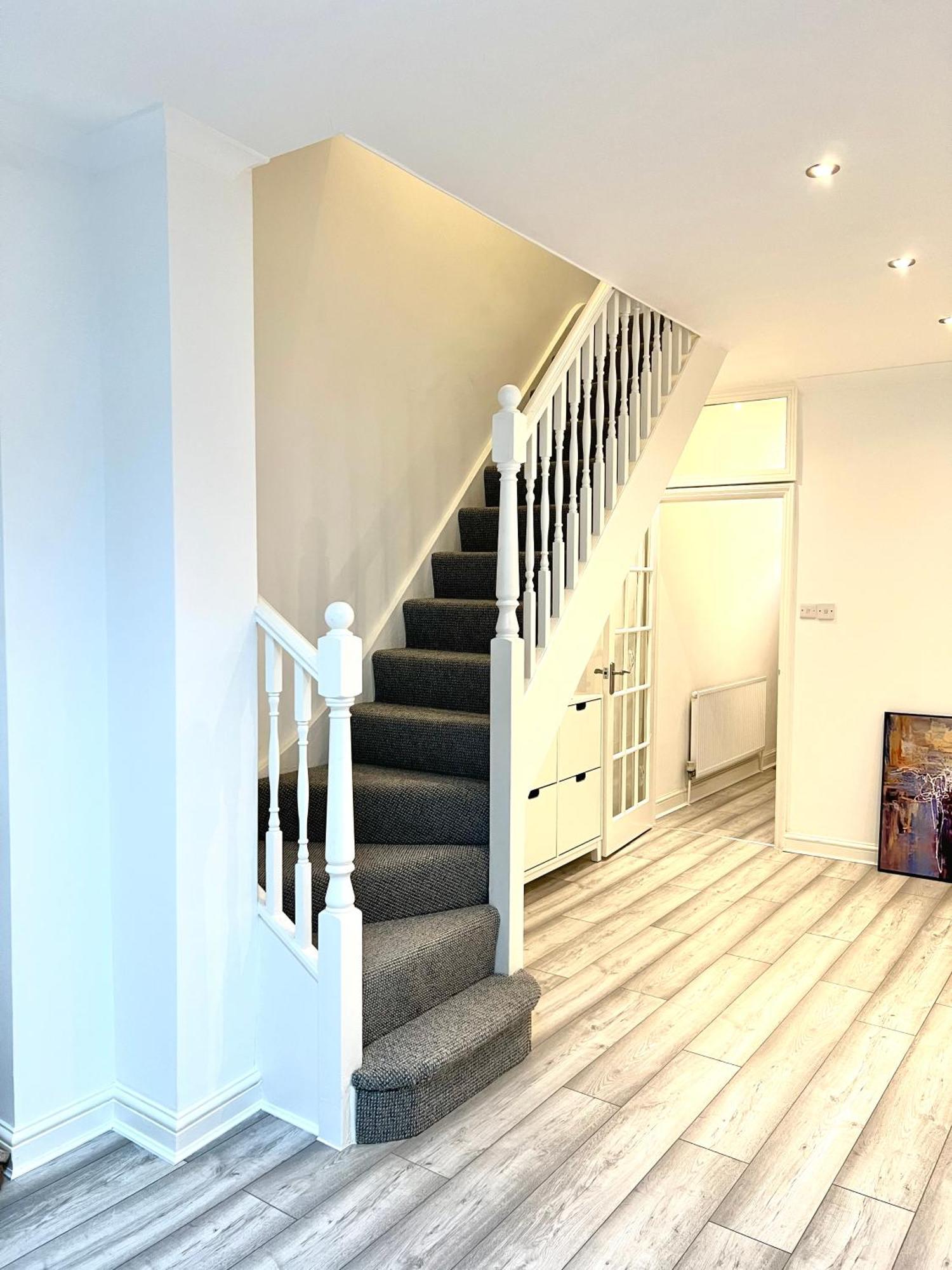 Luxury In Prime Location Steps From Wood Subway