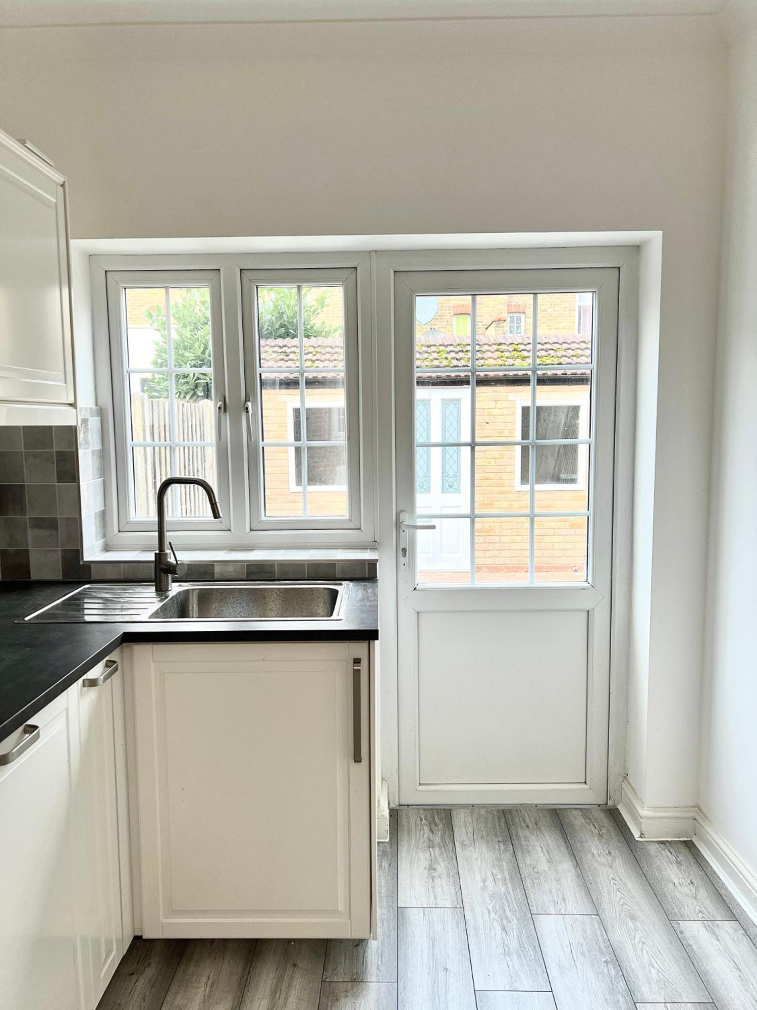Luxury In Prime Location Steps From Wood Subway London
