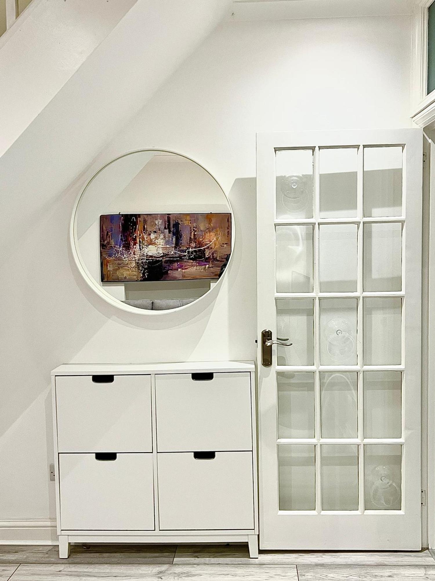 Apartment Luxury In Prime Location Steps From Wood Subway London