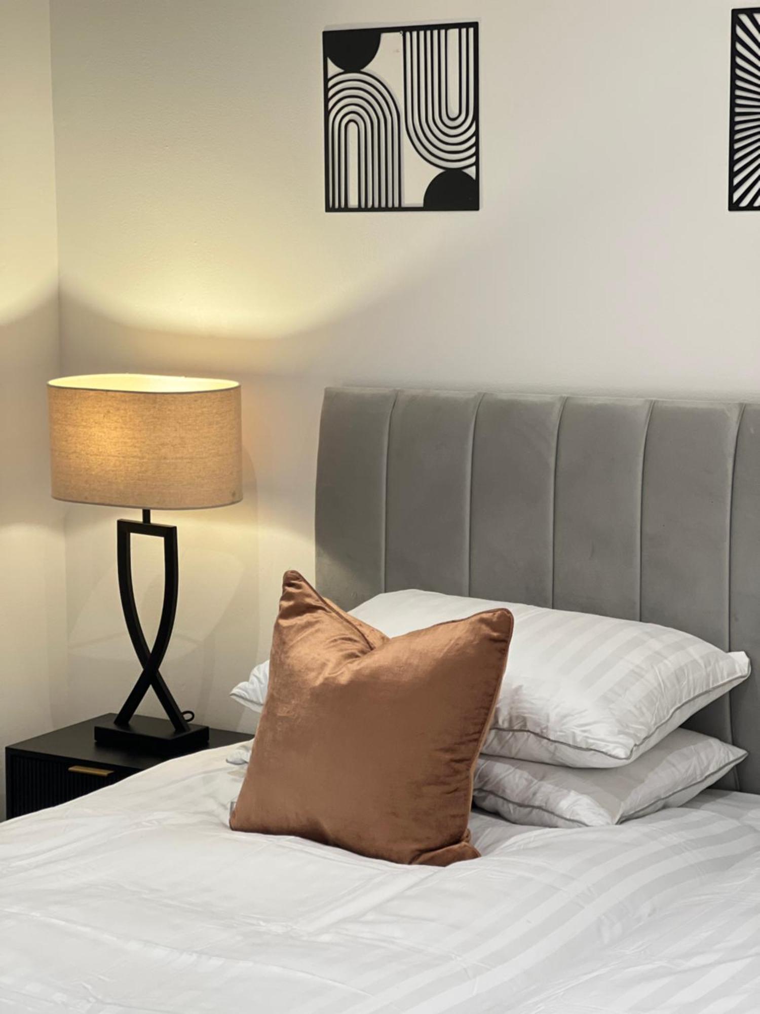 Apartment Luxury In Prime Location Steps From Wood Subway