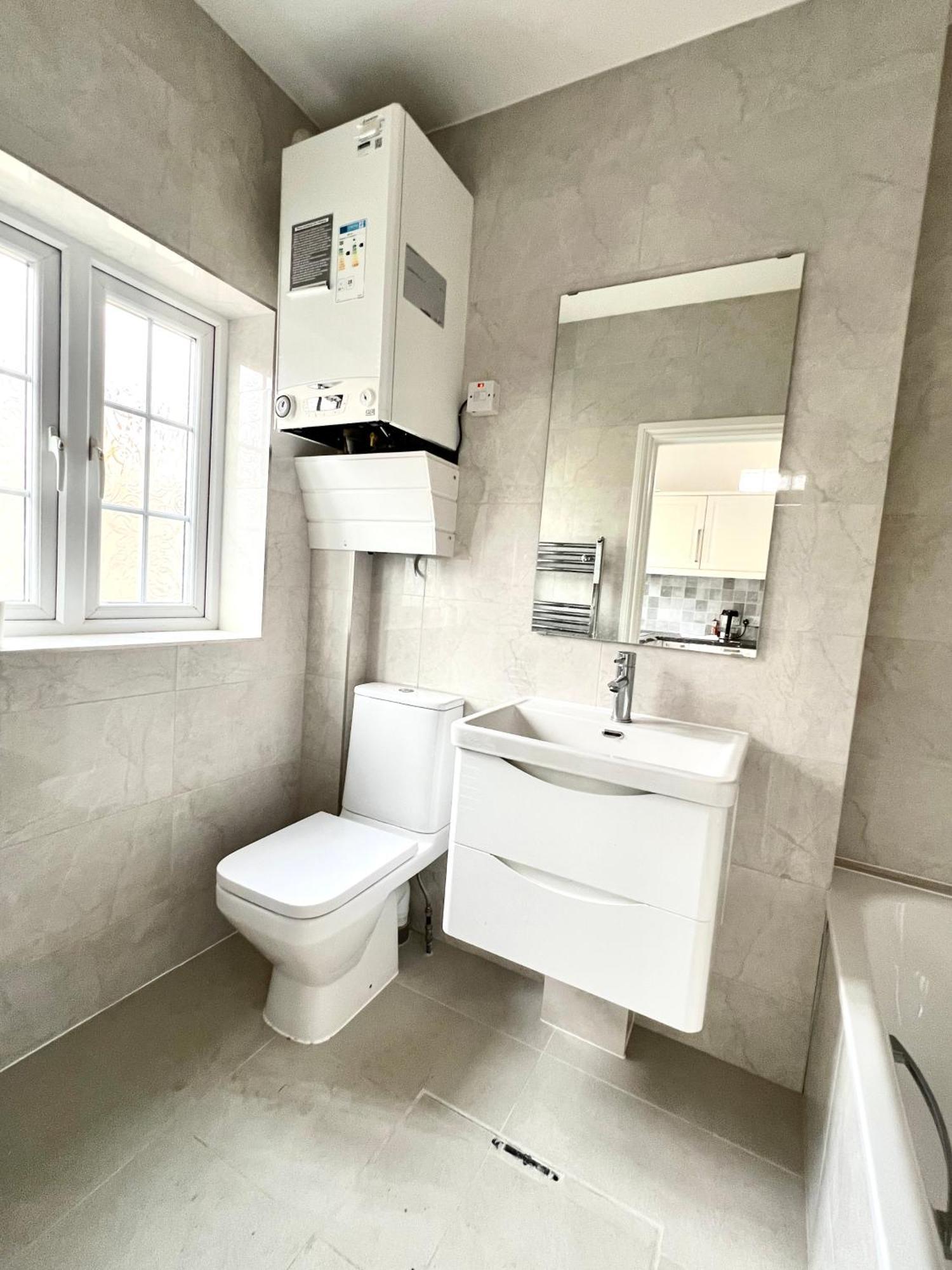 Luxury In Prime Location Steps From Wood Subway London