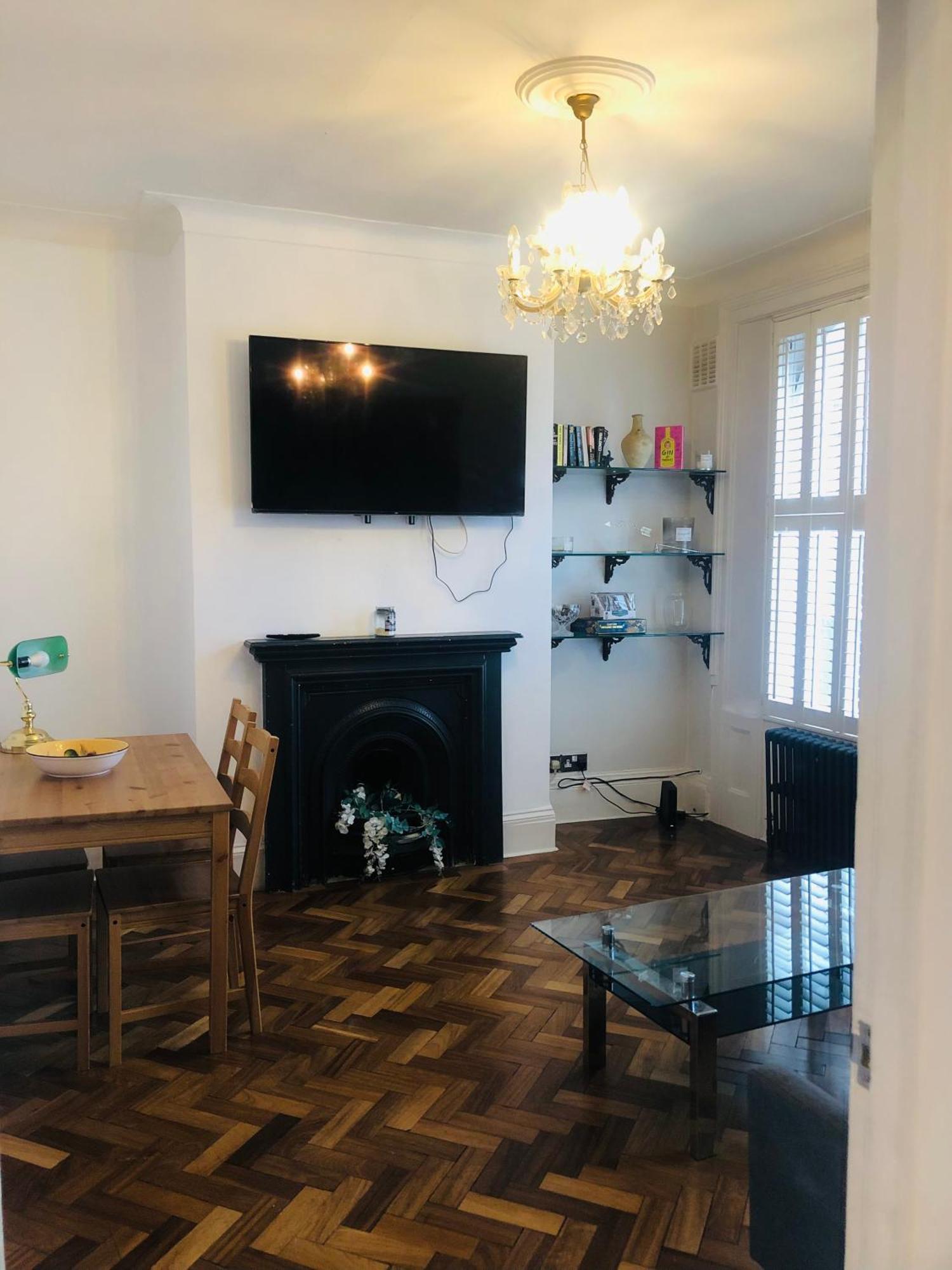 Luxury, One-bedroom Street Lägenhet