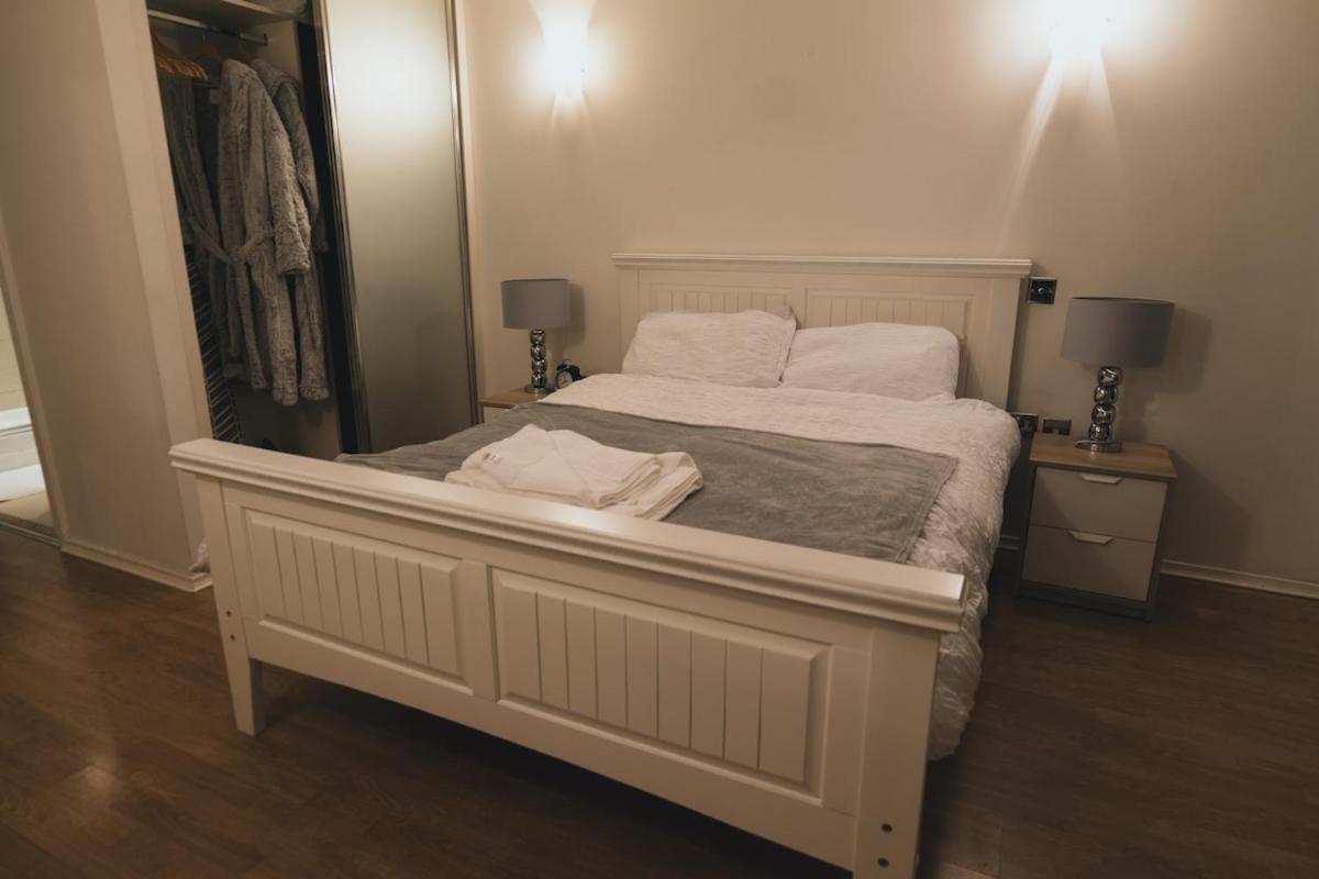 Leilighet Luxury 2 Bedroom Penthouse With Thrilling Waterfront And Views, Canary Wharf London