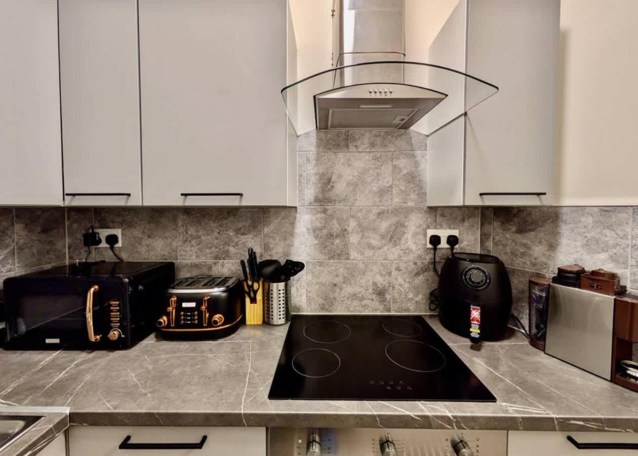 Fast Wifi Desk Netflix 13min To Battersea Park Wd *