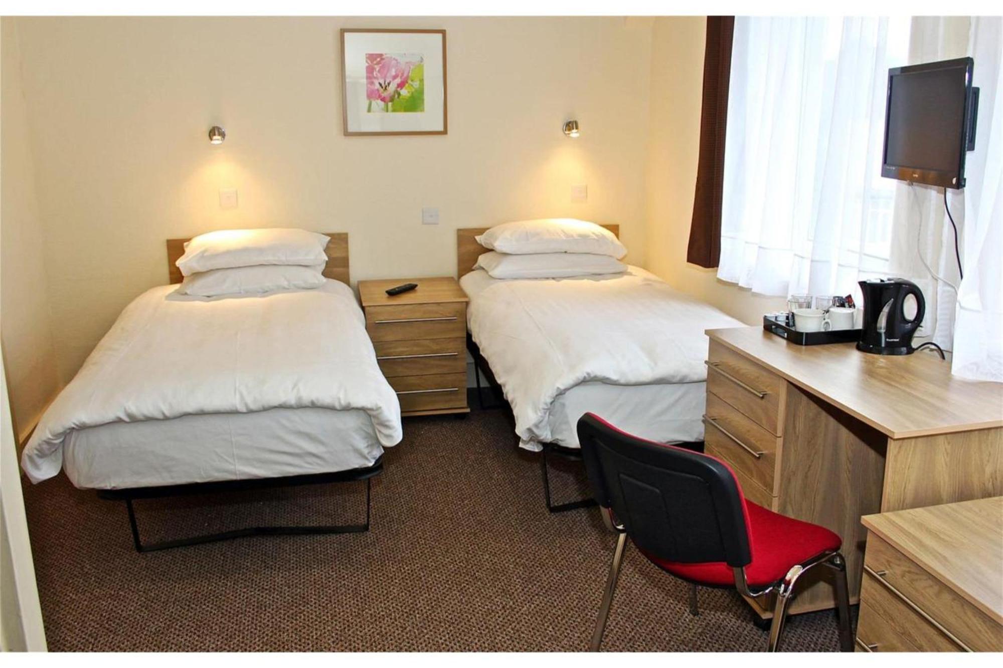 Oyo Golders Hotel