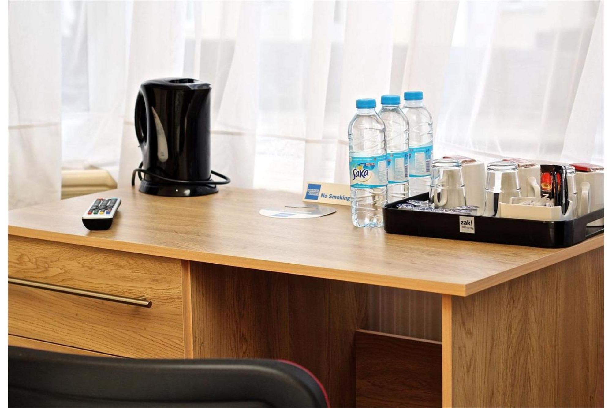 Hotel Oyo Golders 3*