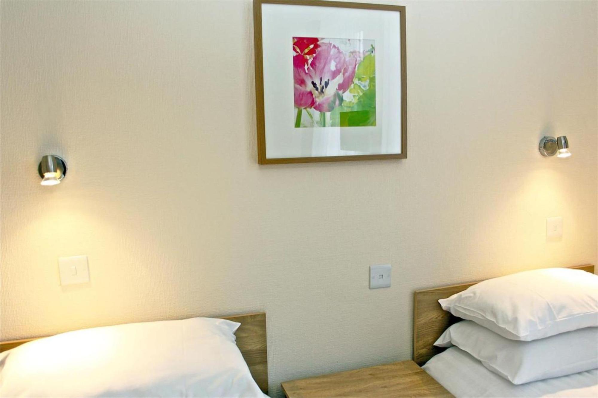 Hotel Oyo Golders