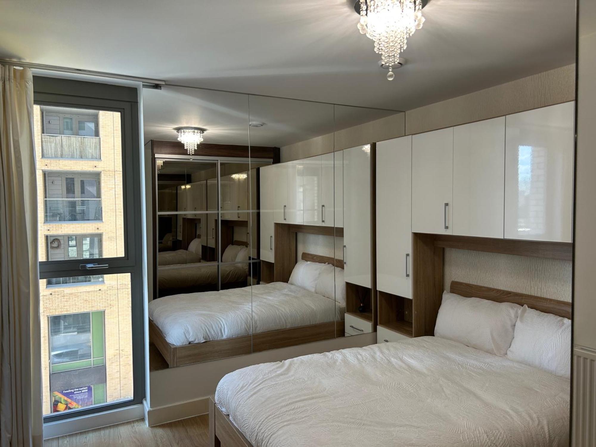 Apartment 1-Bed Apt Sleeps 4 Central To Shops & Transport