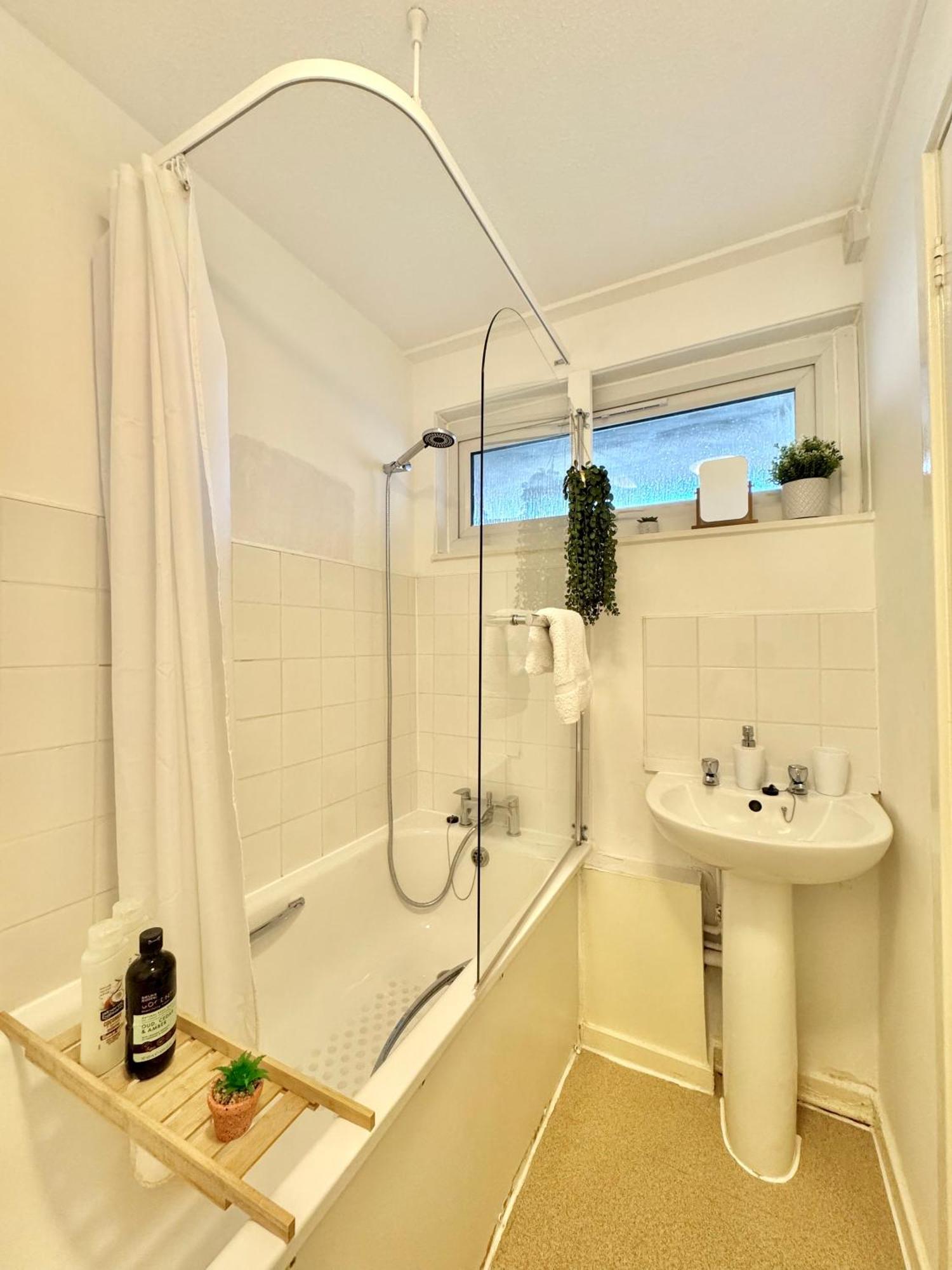 Stunning Apartment, Sleeps 4, London, 1 Bedroom, Zone 1, Kennington - Open For Business Stays, Long And Families Relocating Apartment