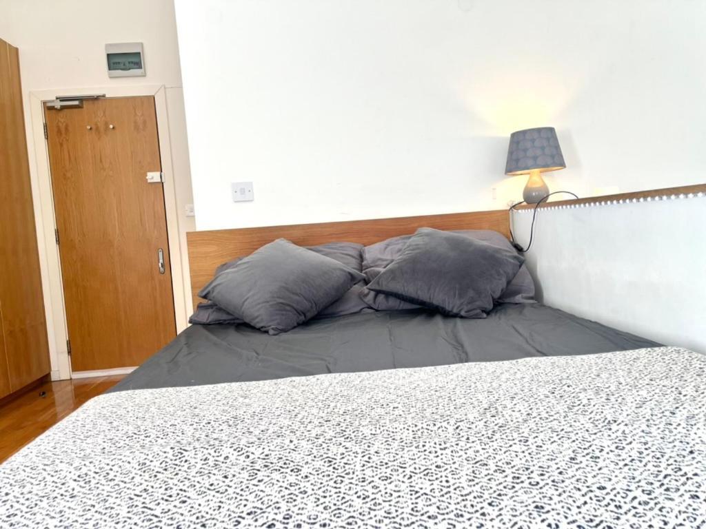 Flat In Centre Of * Londra