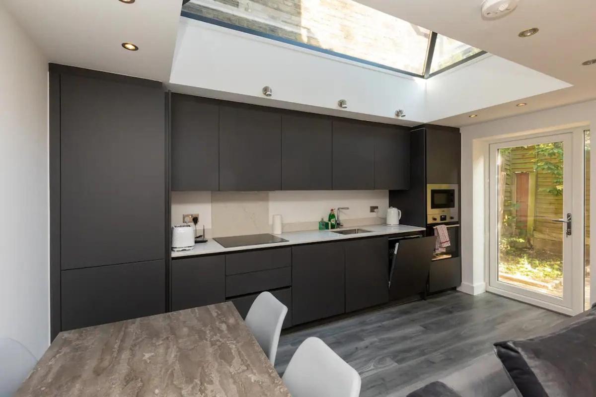 Stylish 2-bed Flat In The Heart Of West Hampstead Apartment