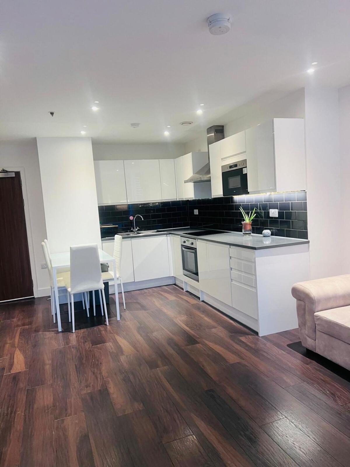 Luxury One Bed In West *