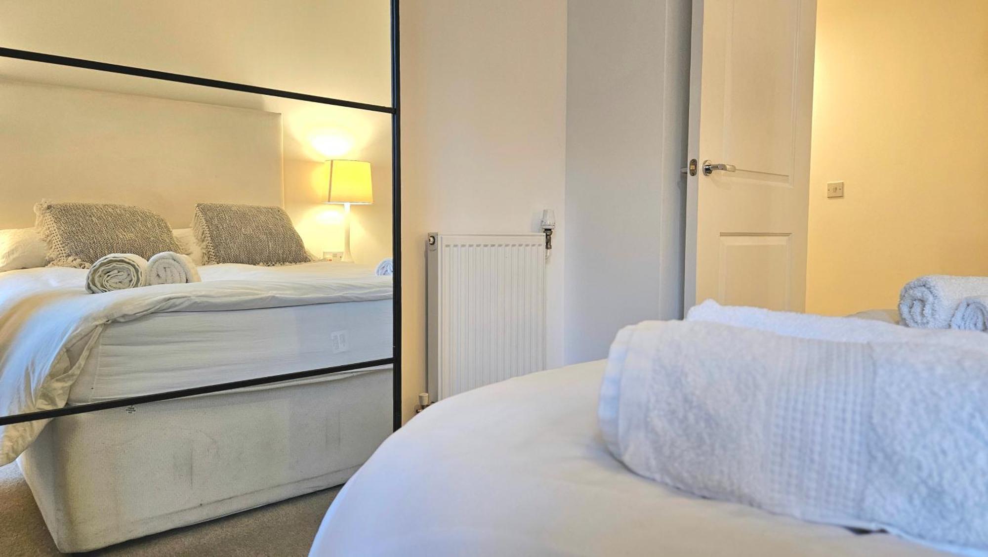 Athera - Festival Quarter, Canary Wharf 2 Bed, 2 Bath With Balcony And Gym Facility Lejlighed