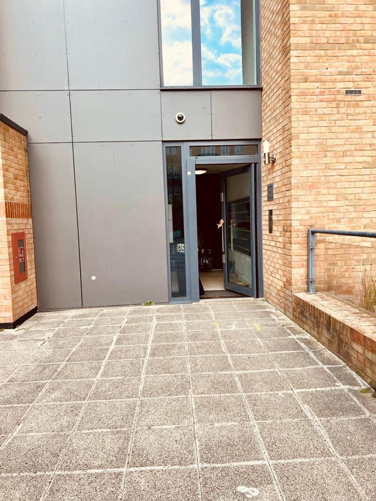 Spacious And Luxury 2 Bed 2 Bath Just 5 Minutes Walk From The Underground Appartement