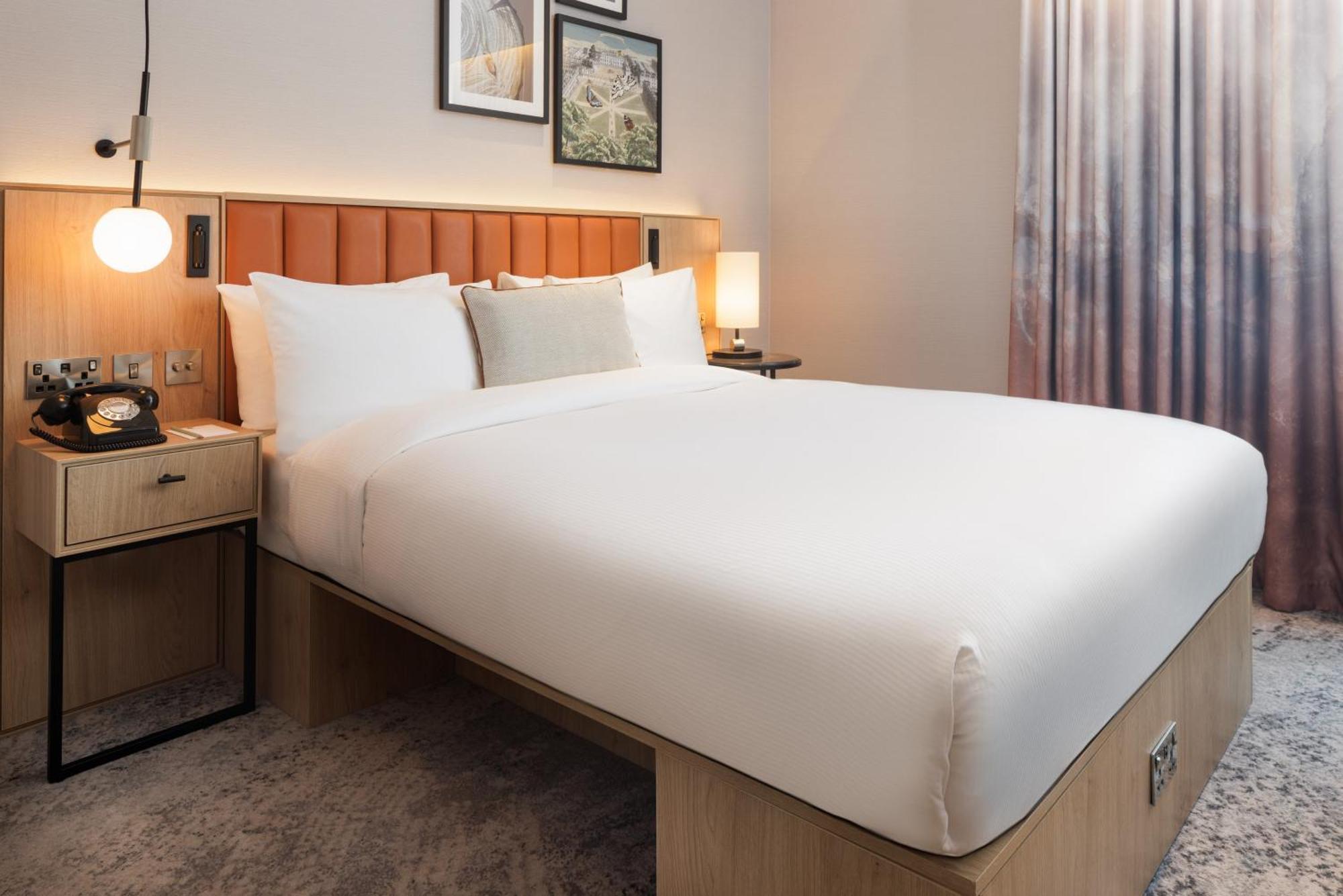 The Memoir Club, Formerly Ambassador Bloomsbury Hotell